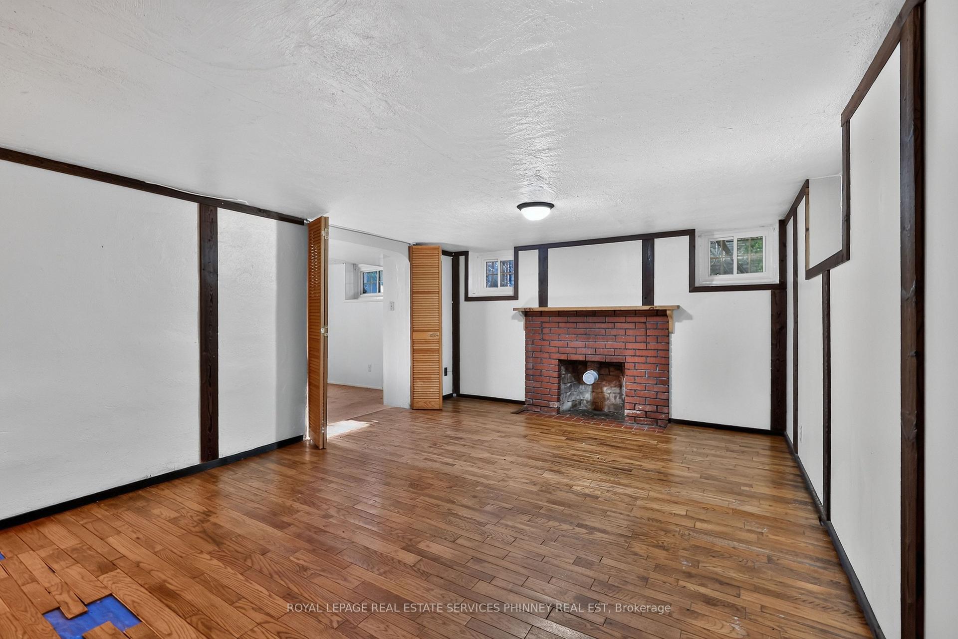 Photo 30 of 40 Pinewood Trail, Mississauga, Mineola — HOMEH