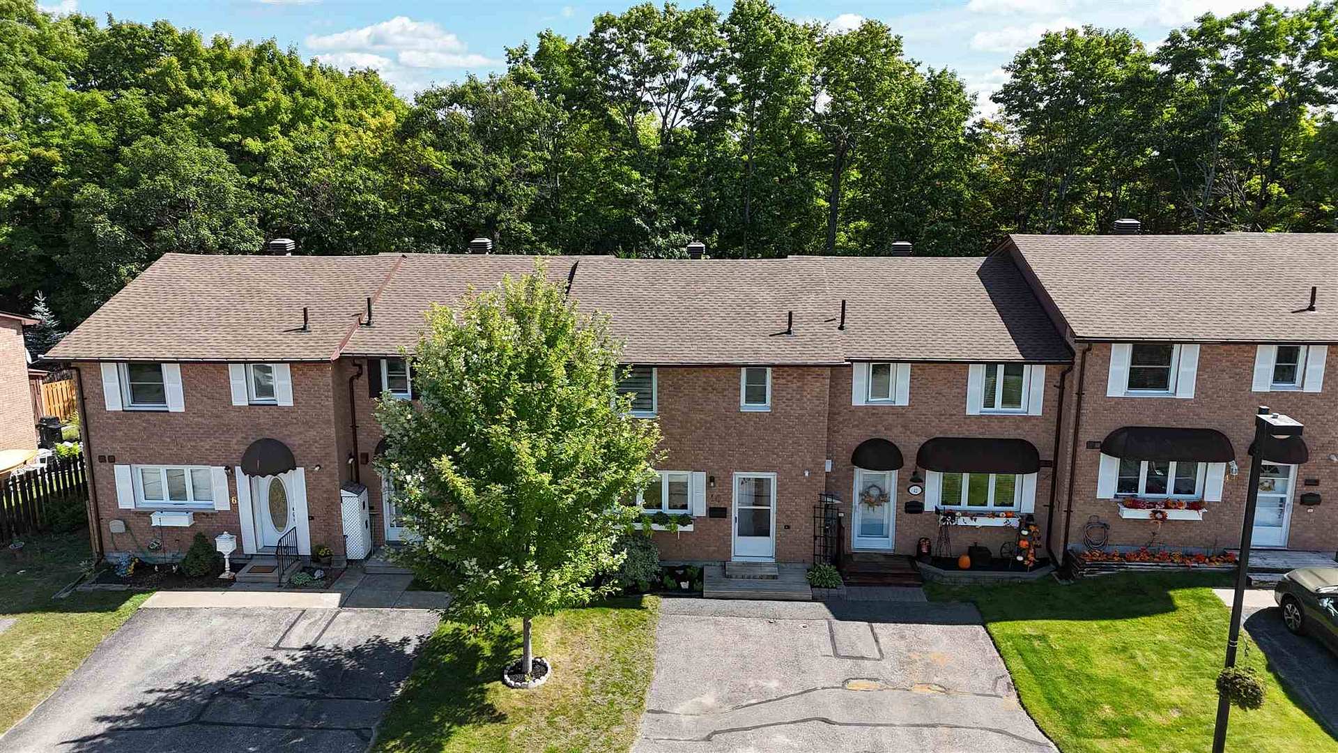 Photo 3 of 40 Frame Crescent, Elliot Lake — HOMEH