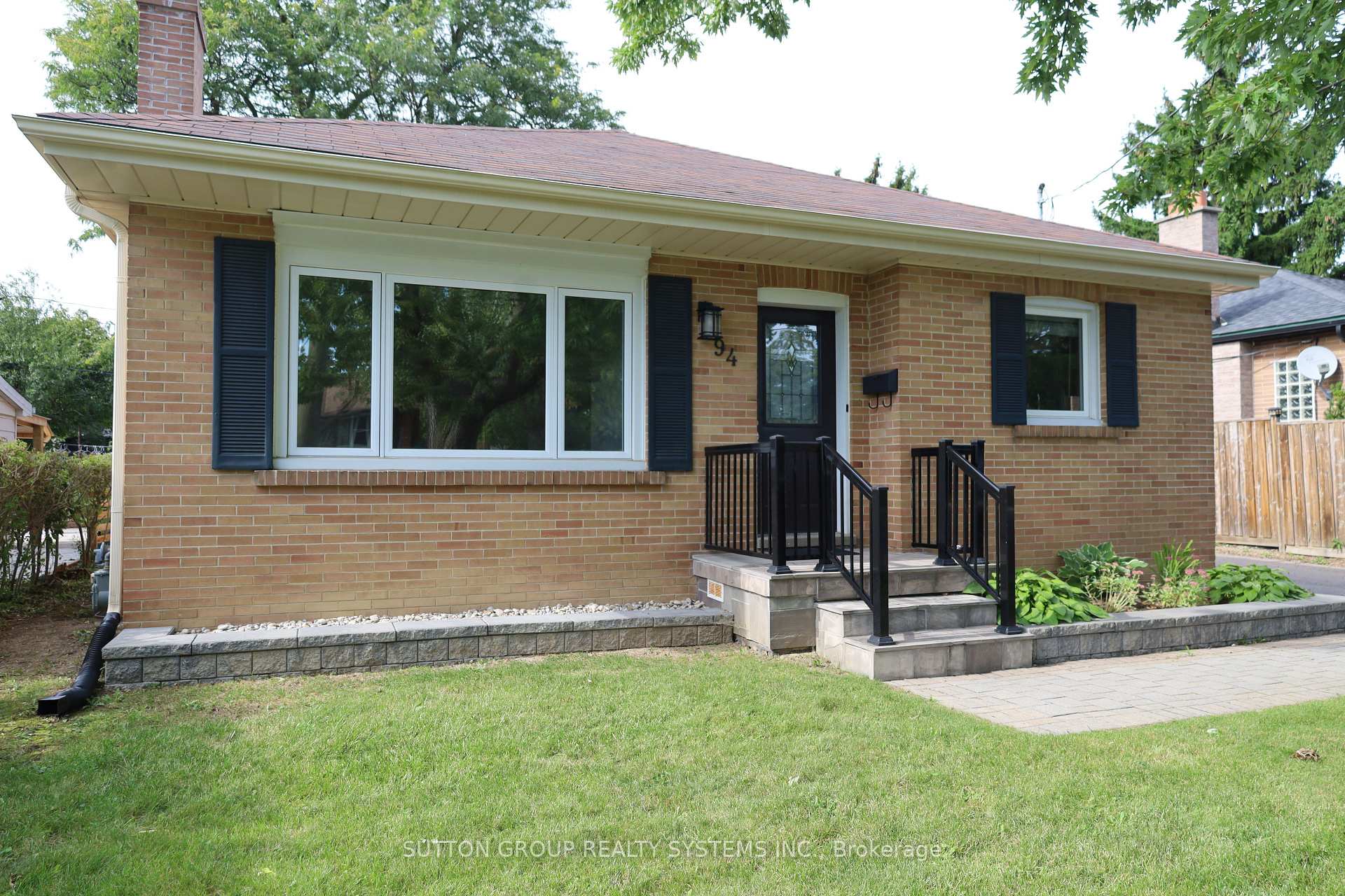 Photo 3 of 94 Harold Street, Brampton, Brampton South — HOMEH