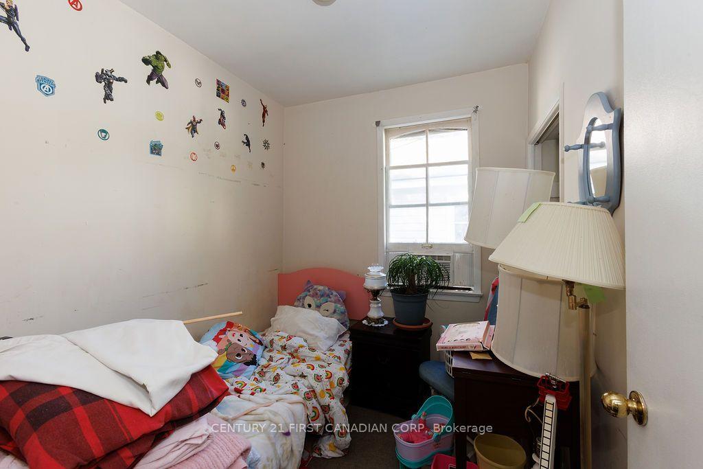Photo 14 of 13 Springbank Drive, London, South E — HOMEH