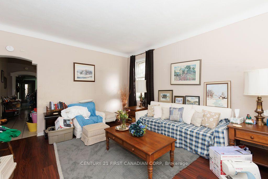 Photo 6 of 13 Springbank Drive, London, South E — HOMEH