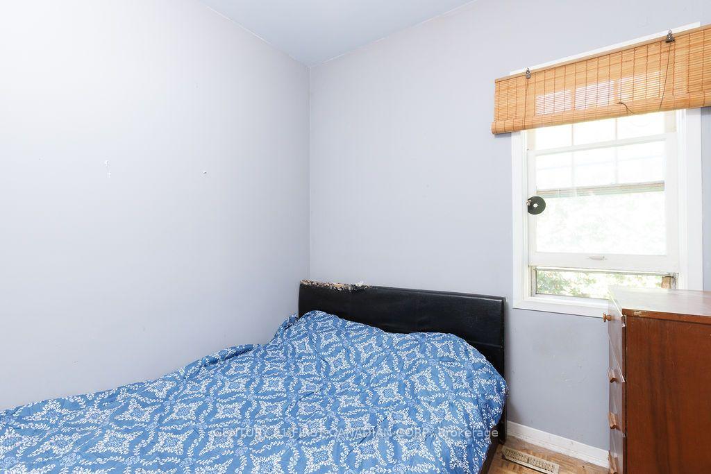 Photo 19 of 13 Springbank Drive, London, South E — HOMEH