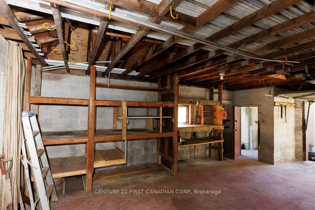 Photo 27 of 13 Springbank Drive, London, South E — HOMEH