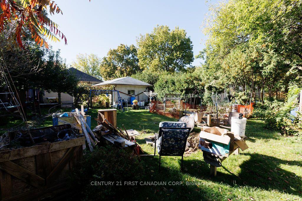 Photo 29 of 13 Springbank Drive, London, South E — HOMEH