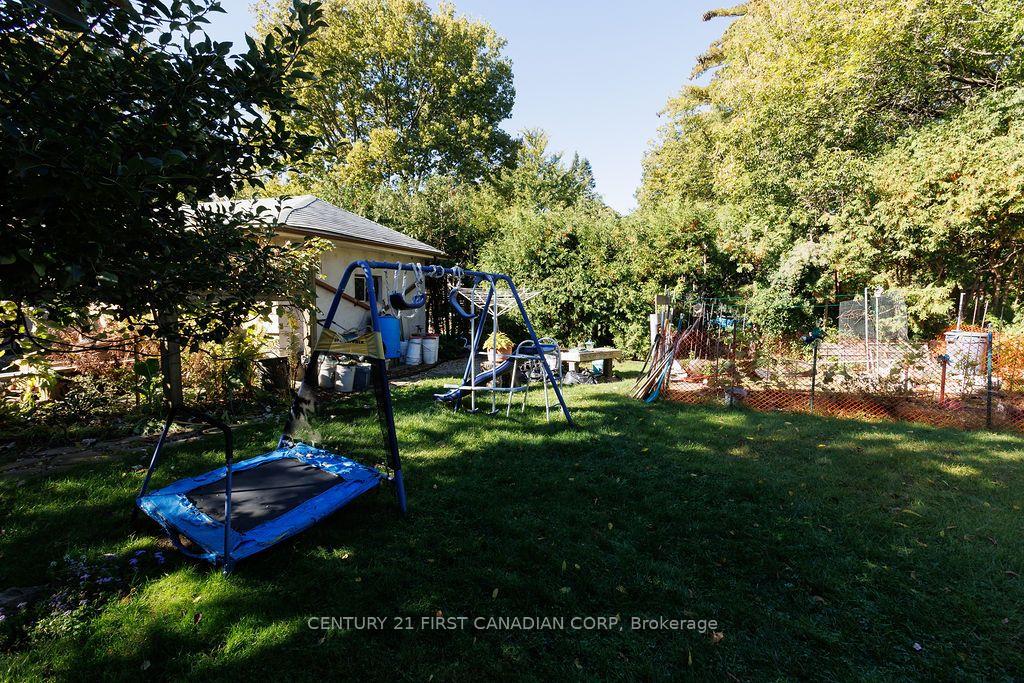 Photo 30 of 13 Springbank Drive, London, South E — HOMEH