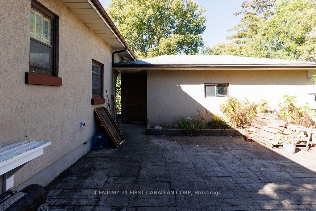 Photo 32 of 13 Springbank Drive, London, South E — HOMEH
