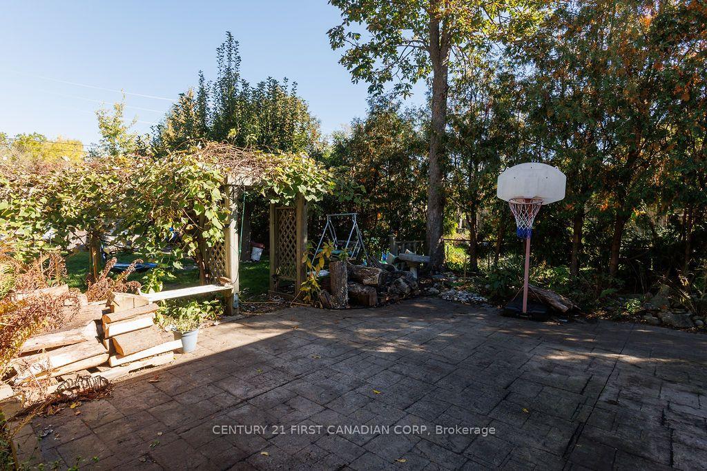 Photo 34 of 13 Springbank Drive, London, South E — HOMEH
