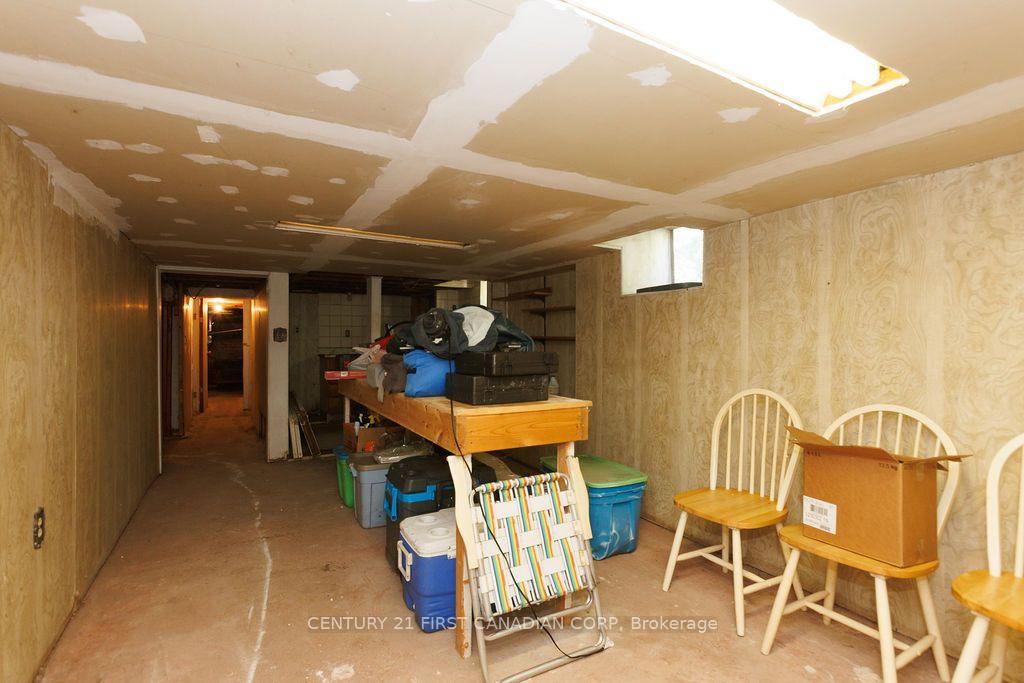 Photo 36 of 13 Springbank Drive, London, South E — HOMEH