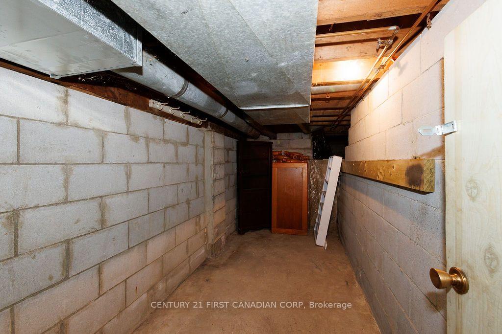 Photo 42 of 13 Springbank Drive, London, South E — HOMEH