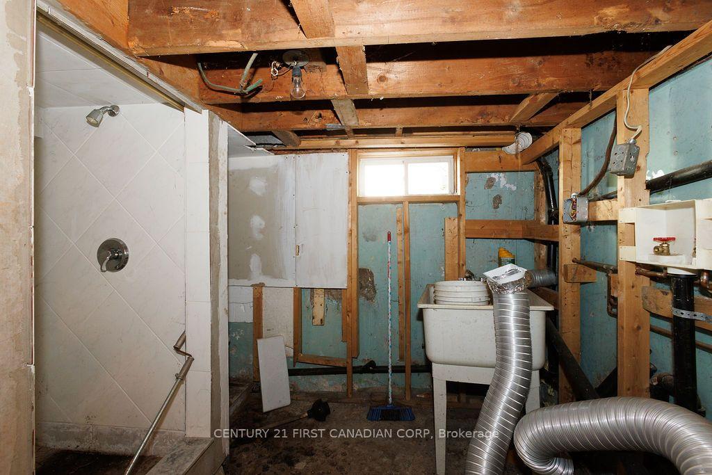 Photo 45 of 13 Springbank Drive, London, South E — HOMEH