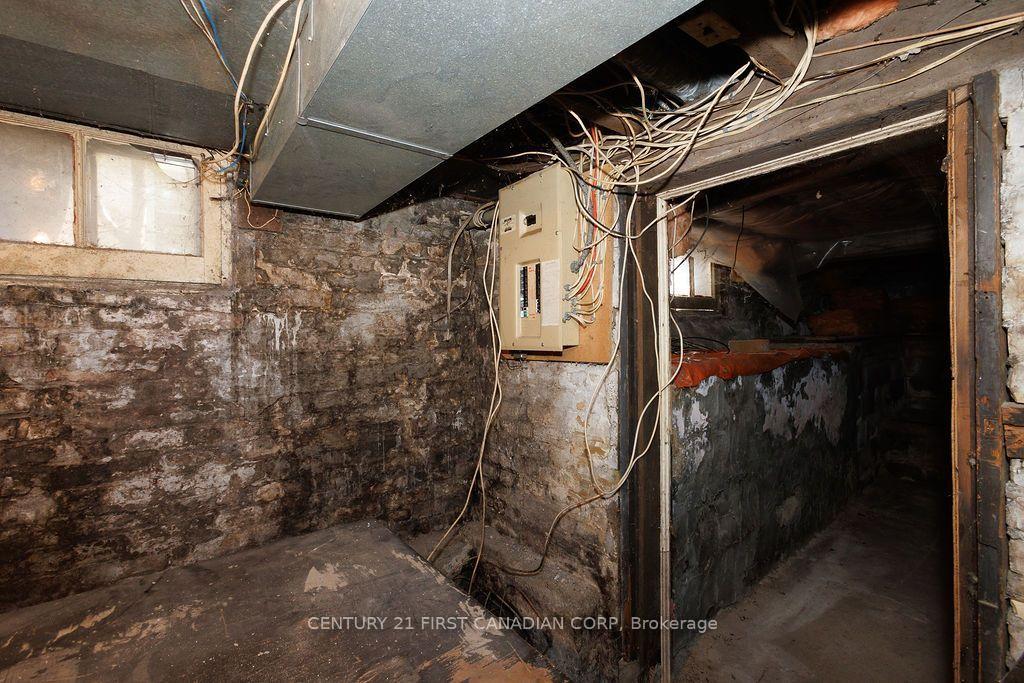 Photo 46 of 13 Springbank Drive, London, South E — HOMEH