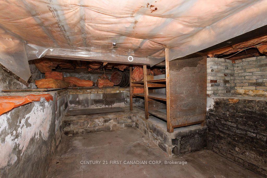 Photo 48 of 13 Springbank Drive, London, South E — HOMEH