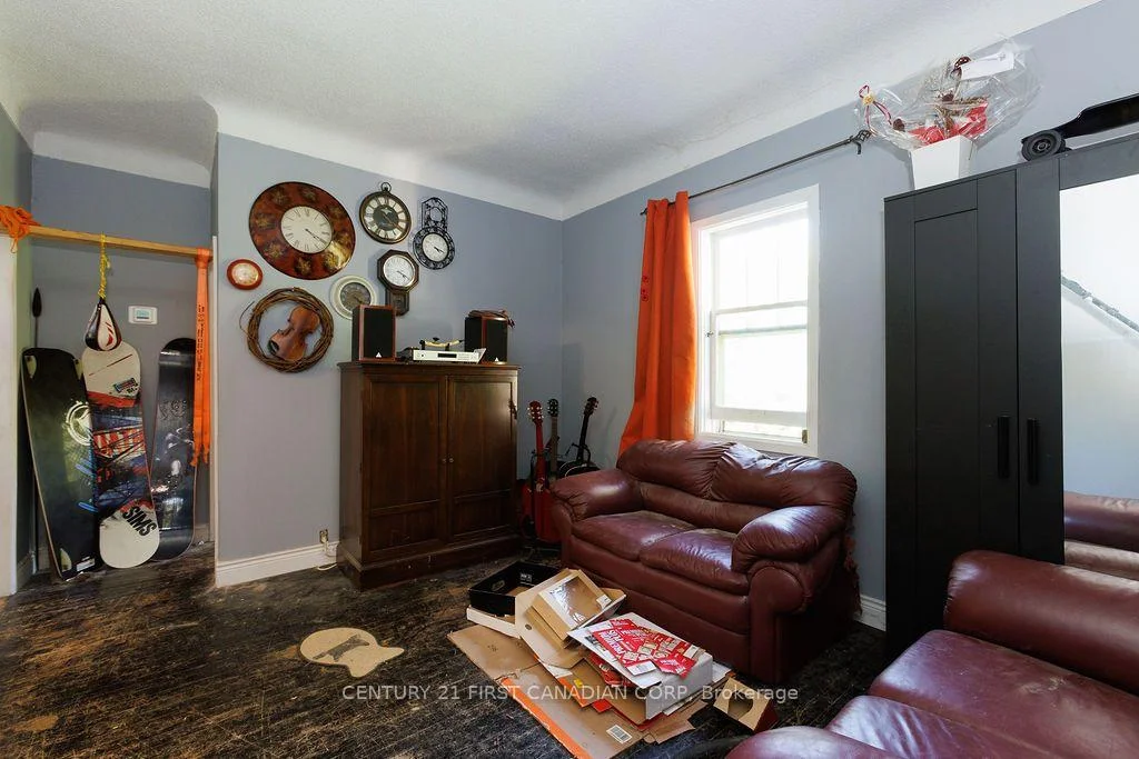 Photo 24 of 13 Springbank Drive, London, South E — HOMEH
