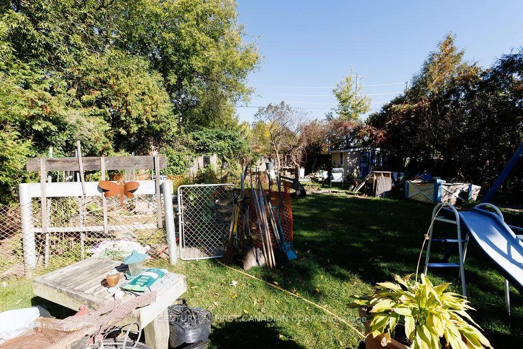 Photo 35 of 13 Springbank Drive, London, South E — HOMEH