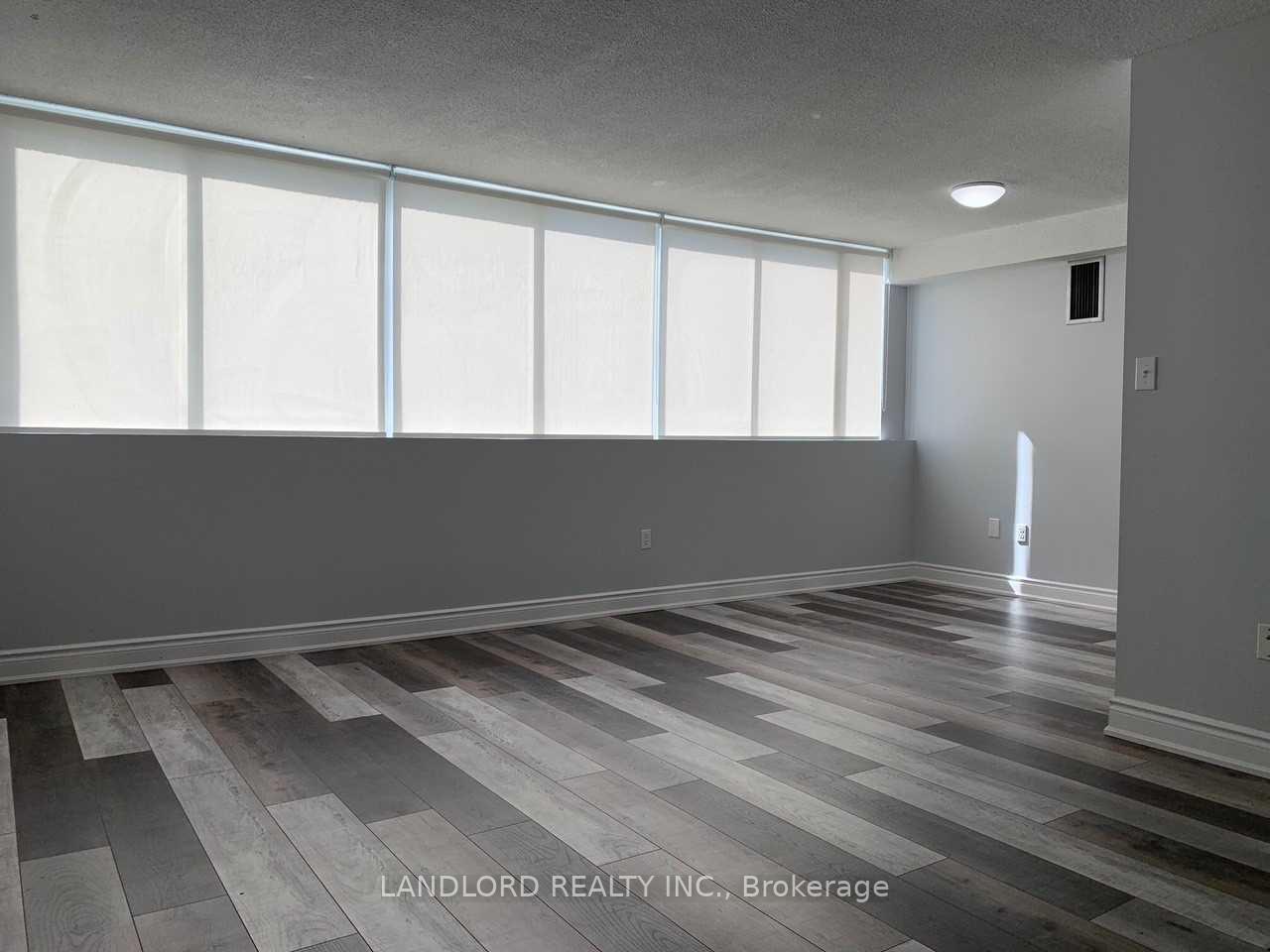 Photo 2 of Unit 405, 3590 Kaneff Crescent, Mississauga, Mississauga Valleys — HOMEH