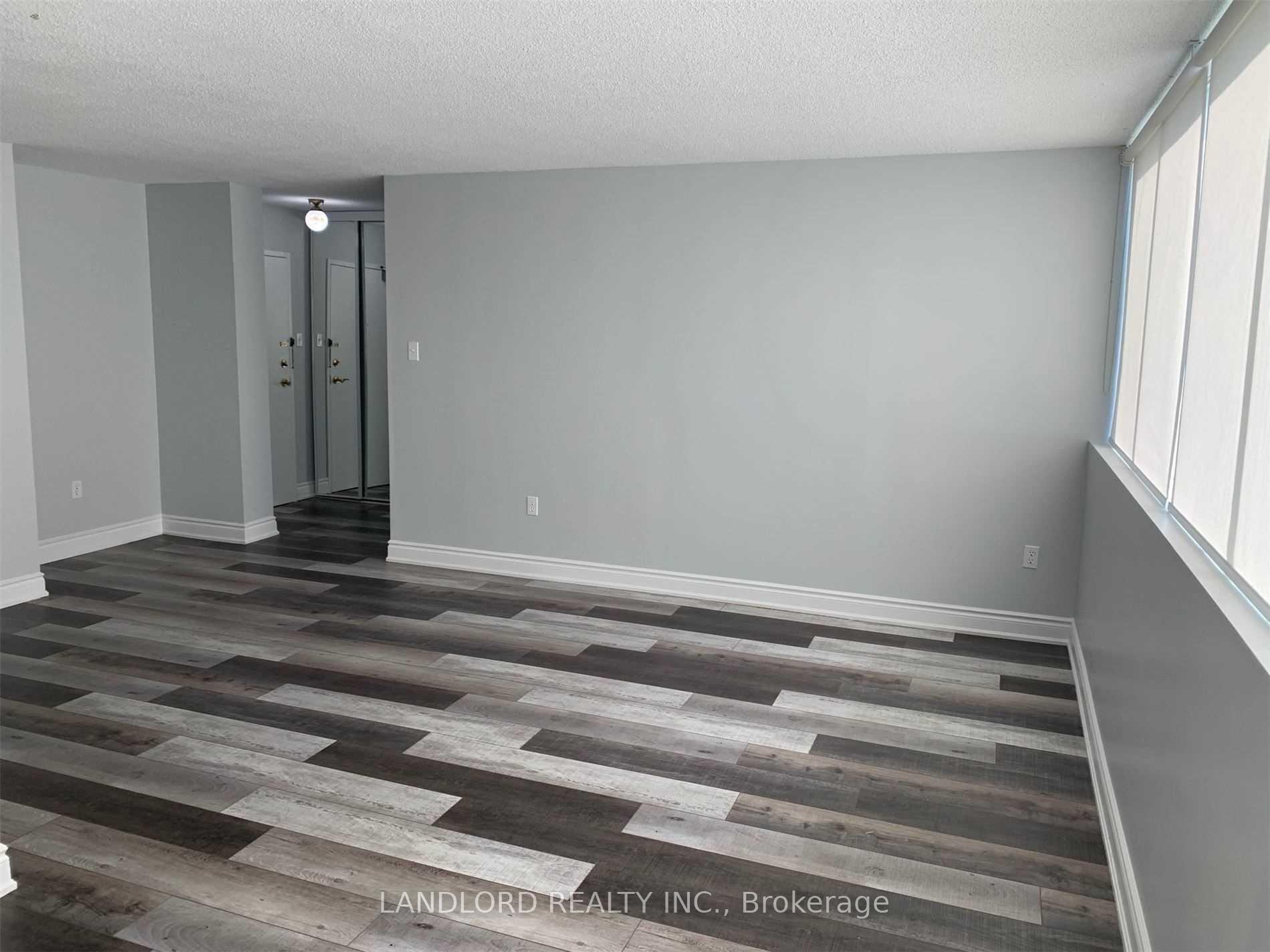Photo 4 of Unit 405, 3590 Kaneff Crescent, Mississauga, Mississauga Valleys — HOMEH