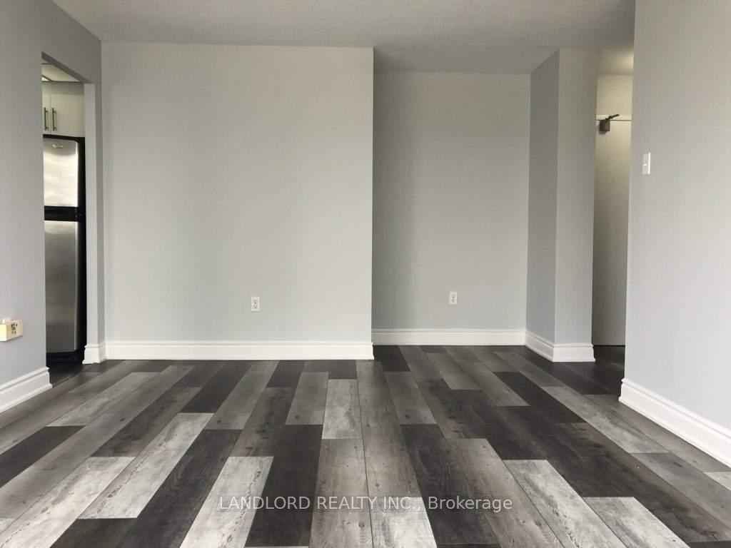 Photo 6 of Unit 405, 3590 Kaneff Crescent, Mississauga, Mississauga Valleys — HOMEH