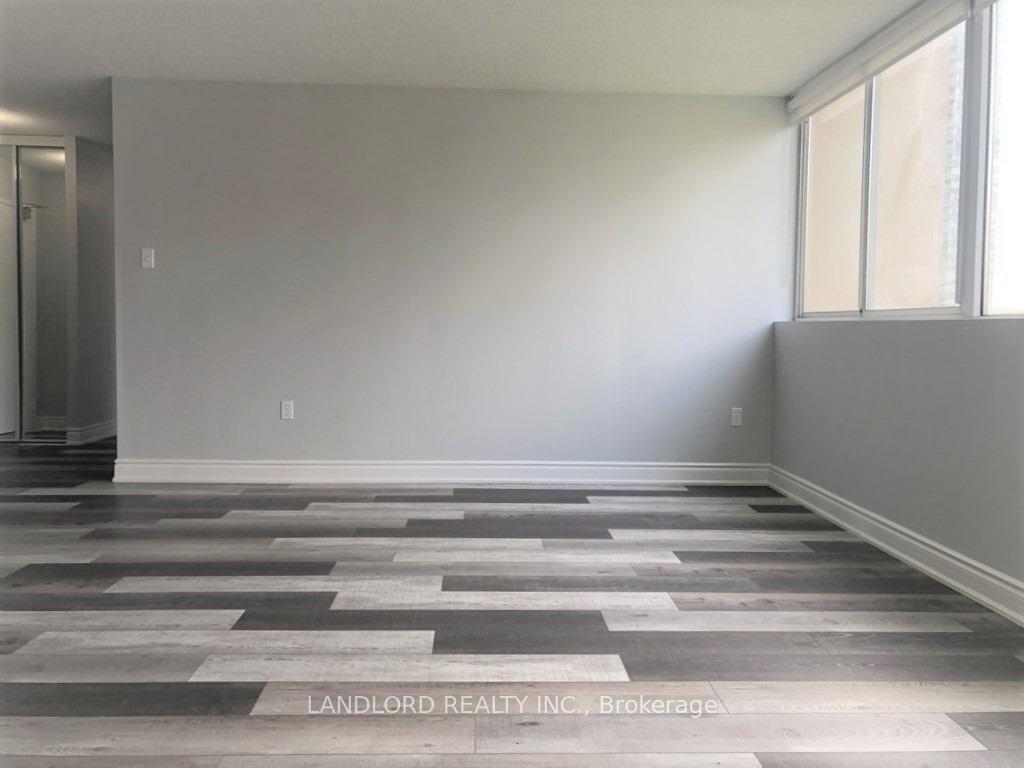 Photo 7 of Unit 405, 3590 Kaneff Crescent, Mississauga, Mississauga Valleys — HOMEH