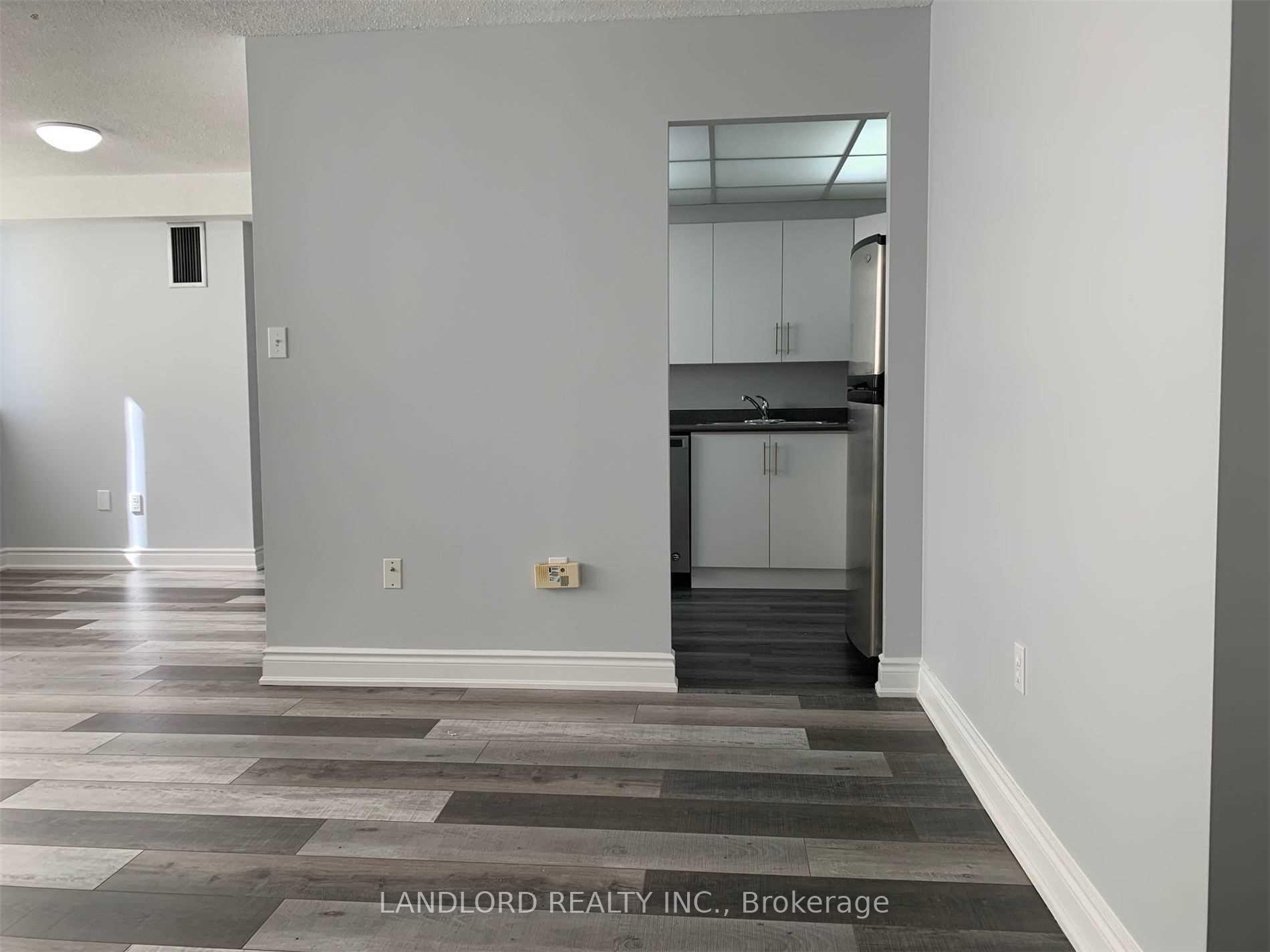 Photo 8 of Unit 405, 3590 Kaneff Crescent, Mississauga, Mississauga Valleys — HOMEH