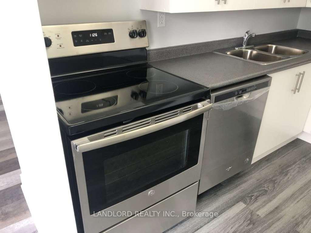 Photo 11 of Unit 405, 3590 Kaneff Crescent, Mississauga, Mississauga Valleys — HOMEH
