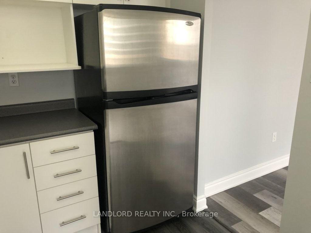 Photo 12 of Unit 405, 3590 Kaneff Crescent, Mississauga, Mississauga Valleys — HOMEH