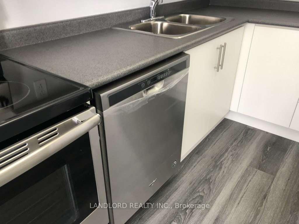 Photo 13 of Unit 405, 3590 Kaneff Crescent, Mississauga, Mississauga Valleys — HOMEH
