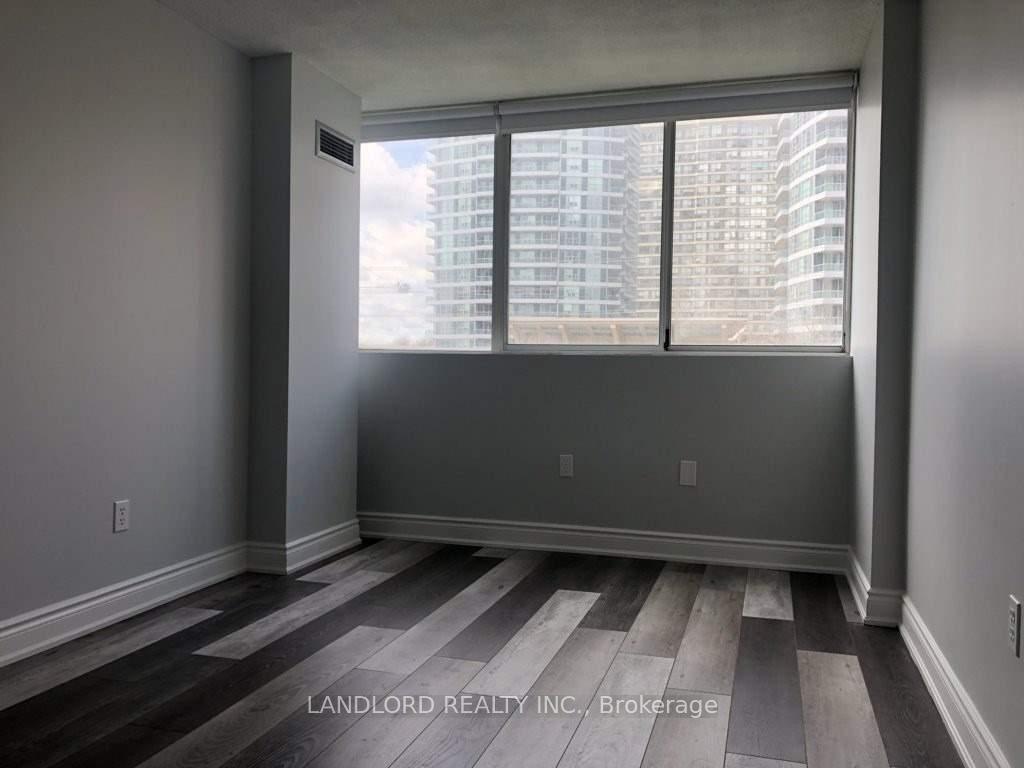 Photo 17 of Unit 405, 3590 Kaneff Crescent, Mississauga, Mississauga Valleys — HOMEH