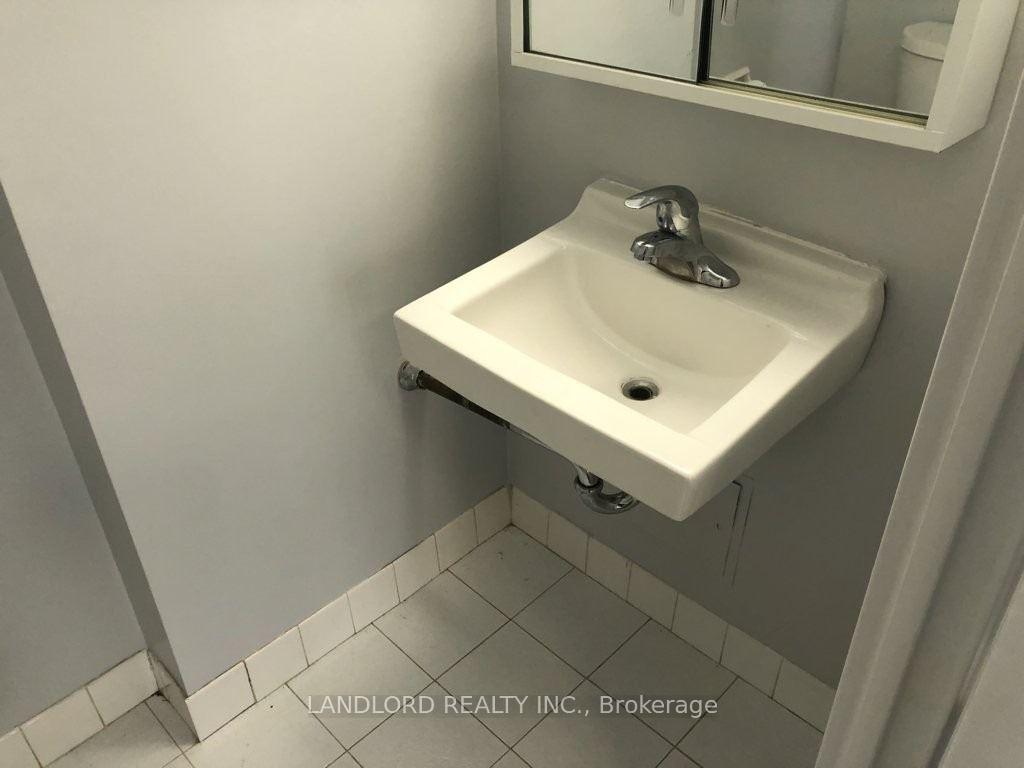 Photo 23 of Unit 405, 3590 Kaneff Crescent, Mississauga, Mississauga Valleys — HOMEH