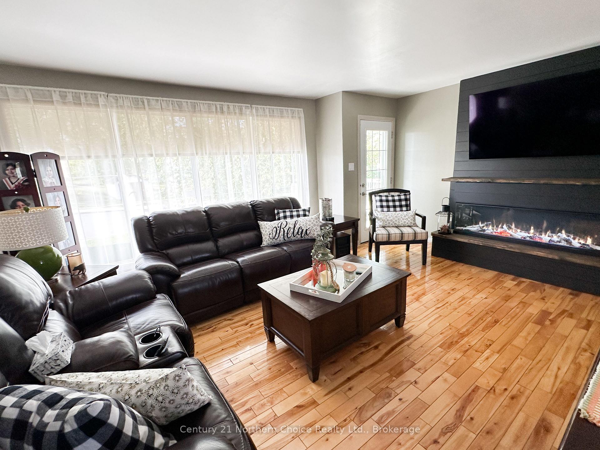 Photo 4 of 52 Dickenson Road, Red Lake — HOMEH