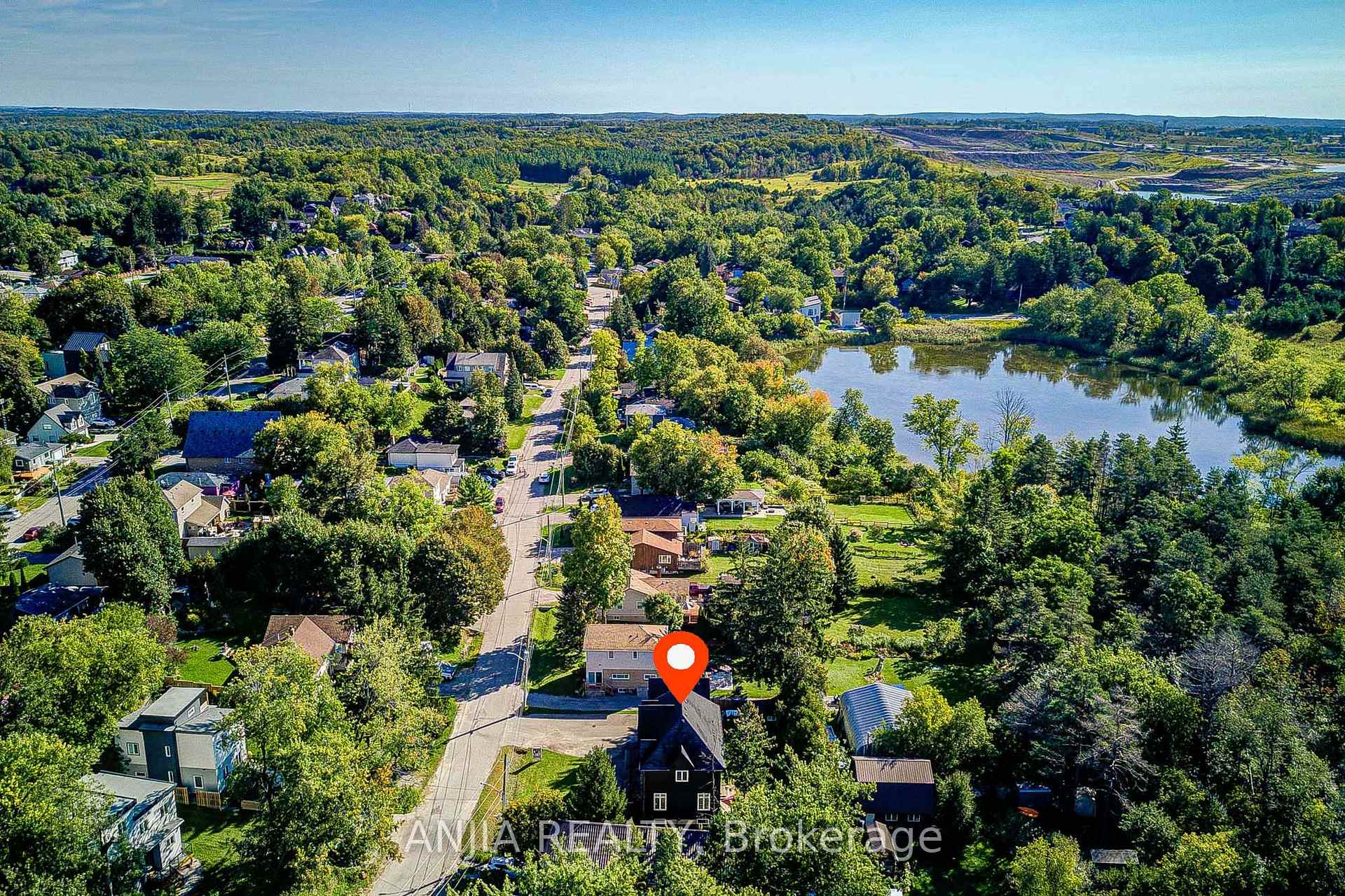 Photo 3 of 41 Valley Road, Whitchurch-Stouffville, Rural Whitchurch-Stouffville — HOMEH