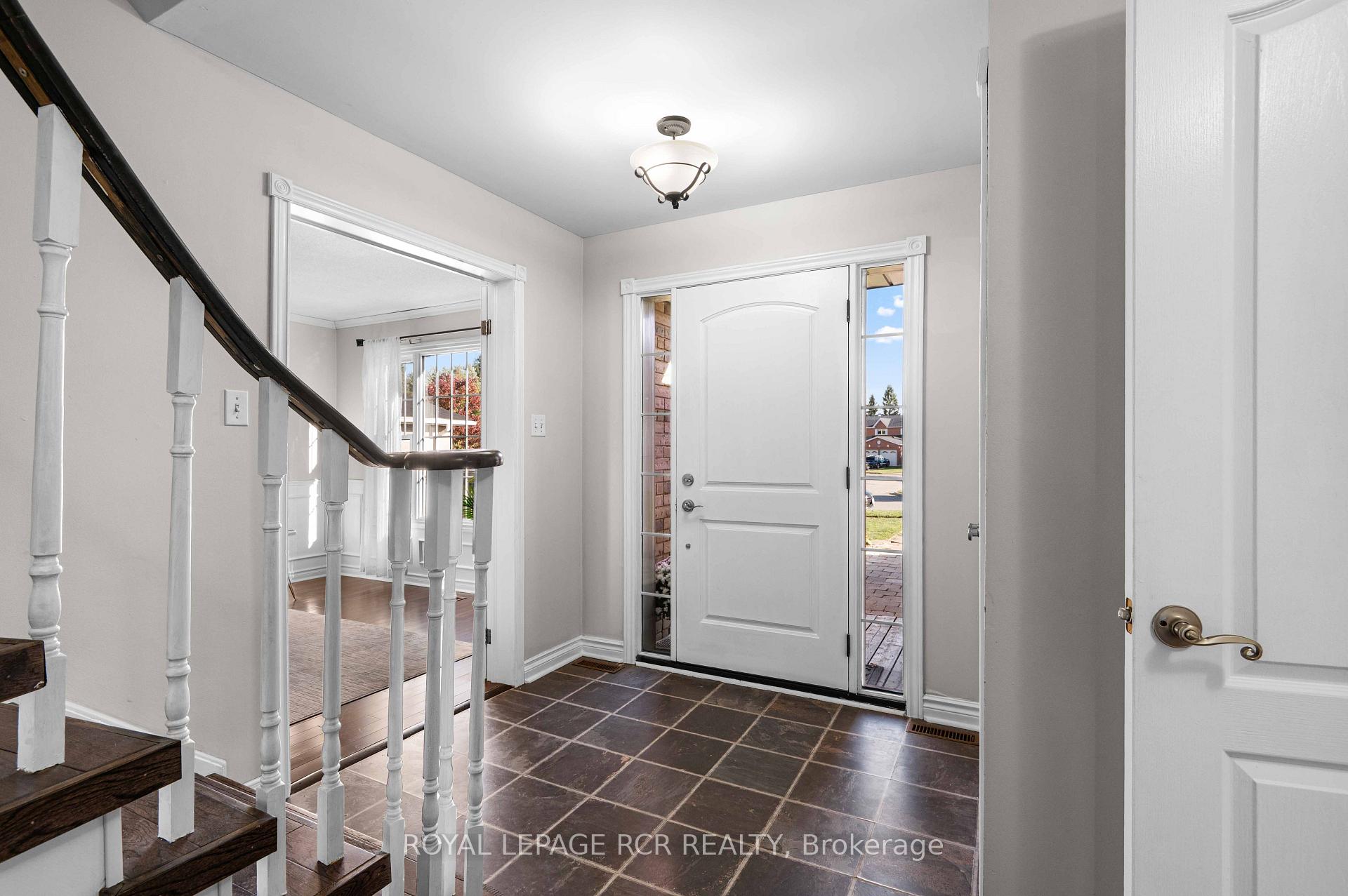 Photo 2 of 220 Edenwood Crescent, Orangeville — HOMEH
