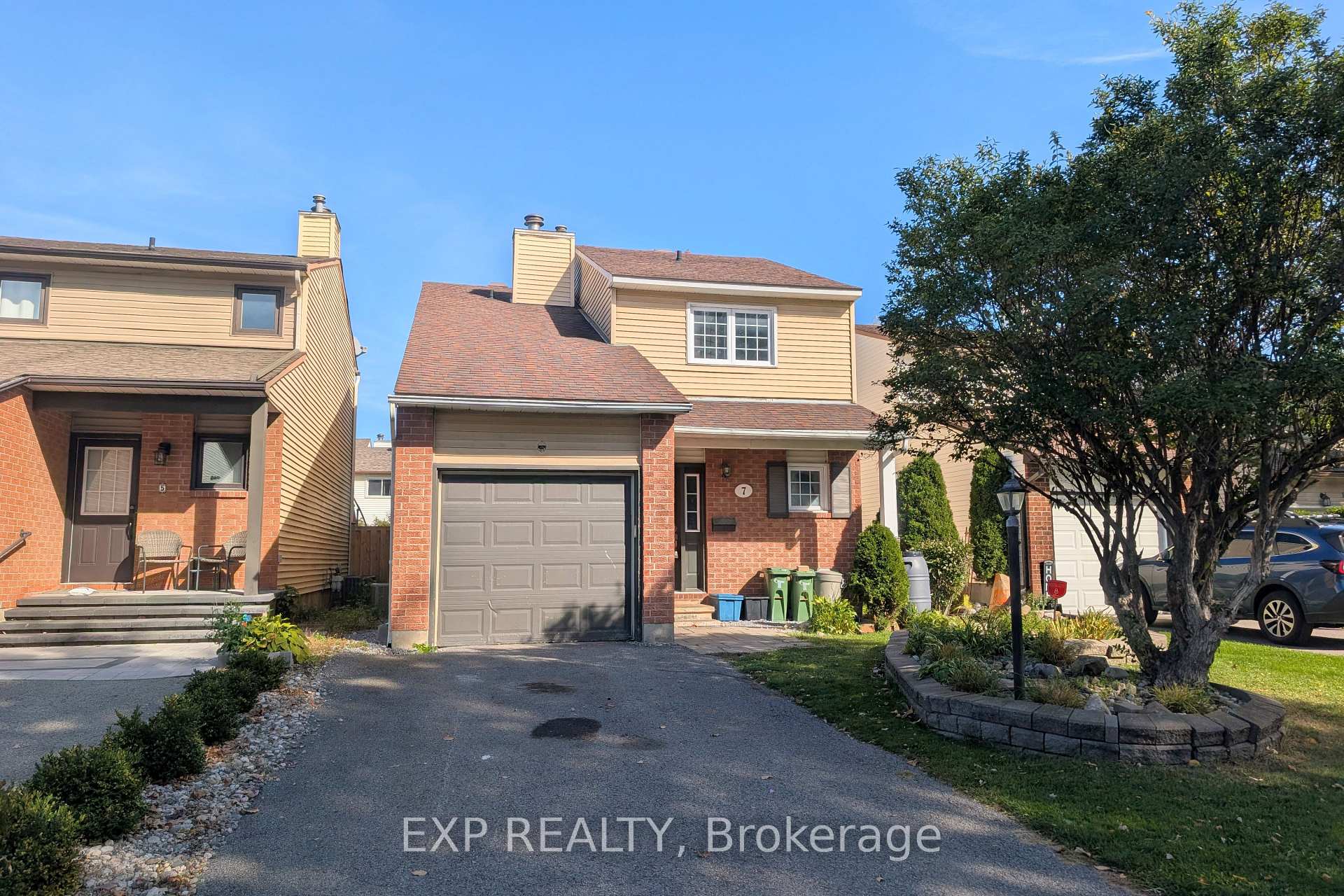 Photo 5 of 7 Fulham Court, Ottawa, Barrhaven - On the Green — HOMEH