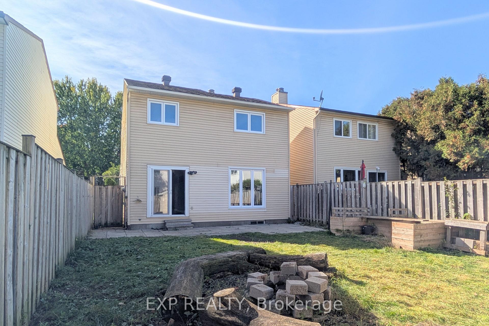 Photo 7 of 7 Fulham Court, Ottawa, Barrhaven - On the Green — HOMEH
