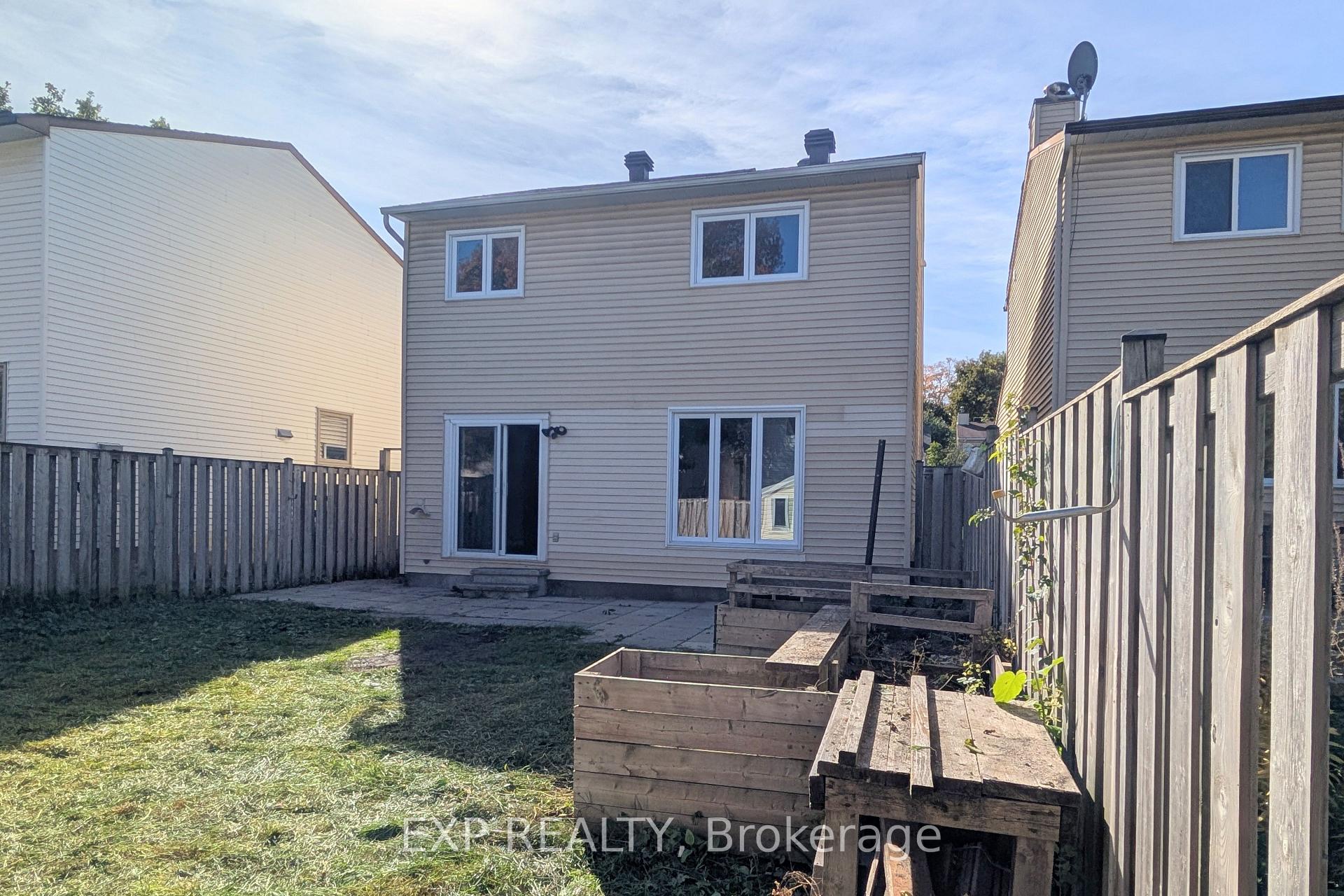 Photo 9 of 7 Fulham Court, Ottawa, Barrhaven - On the Green — HOMEH
