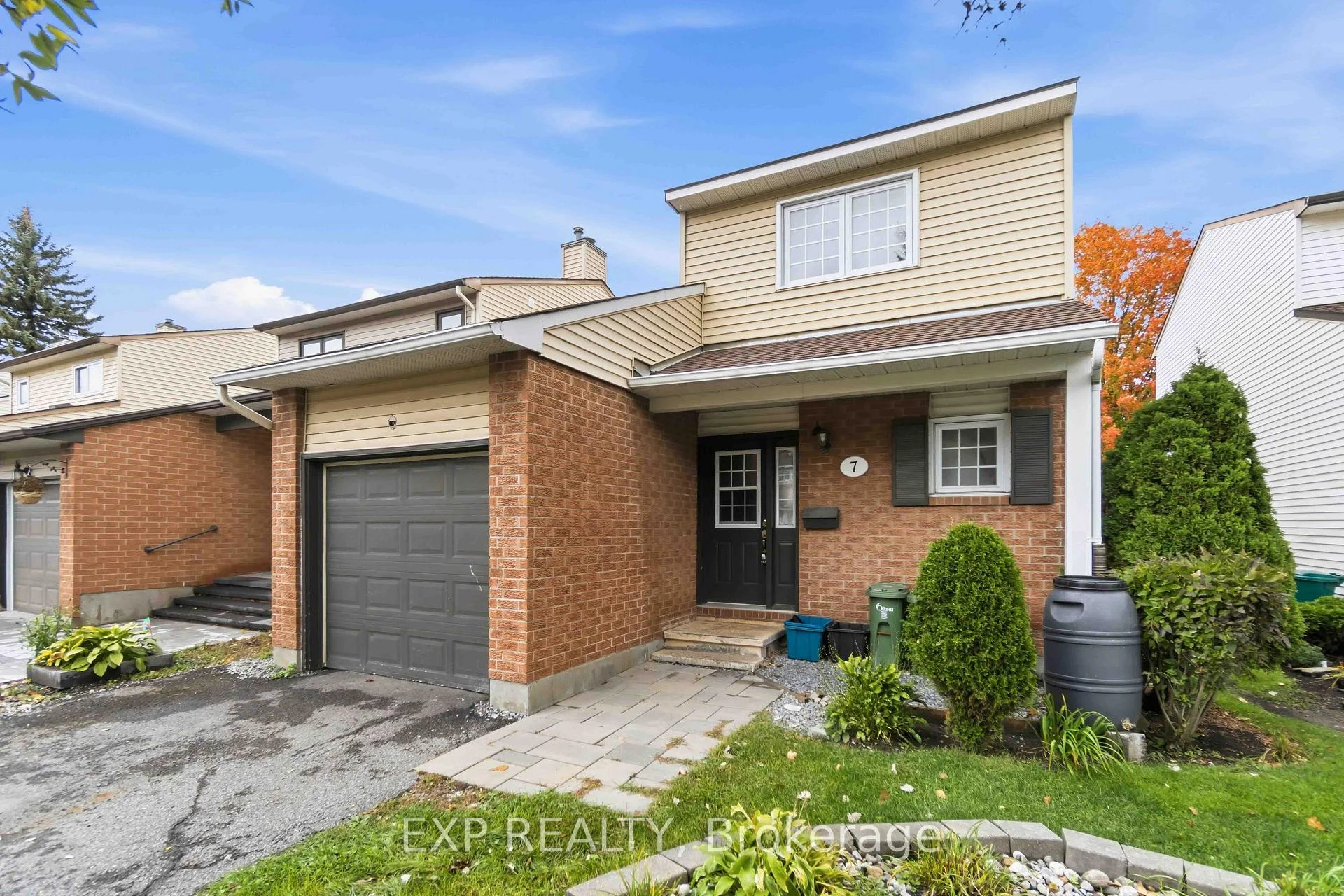 Photo 6 of 7 Fulham Court, Ottawa, Barrhaven - On the Green — HOMEH