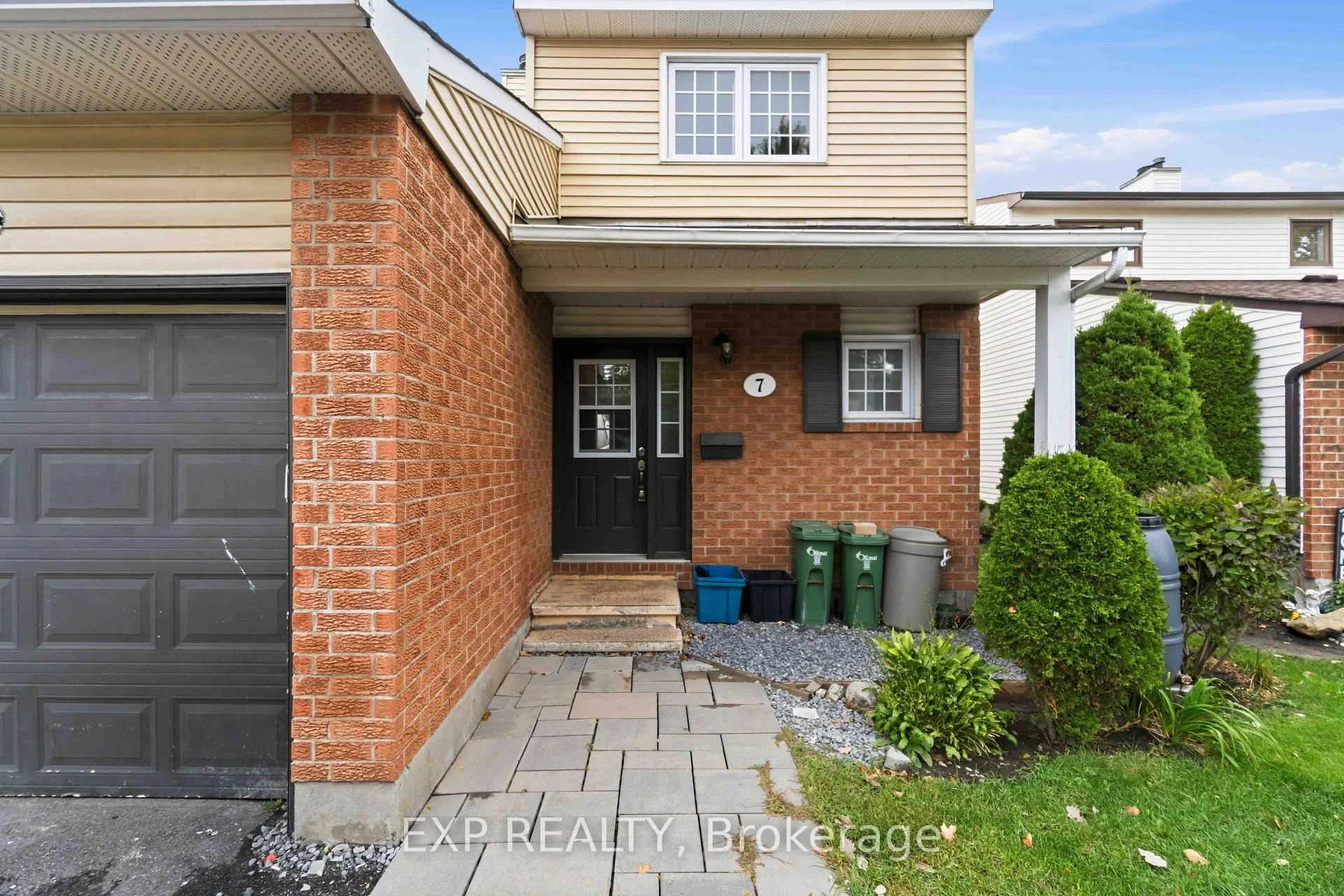 Photo 8 of 7 Fulham Court, Ottawa, Barrhaven - On the Green — HOMEH