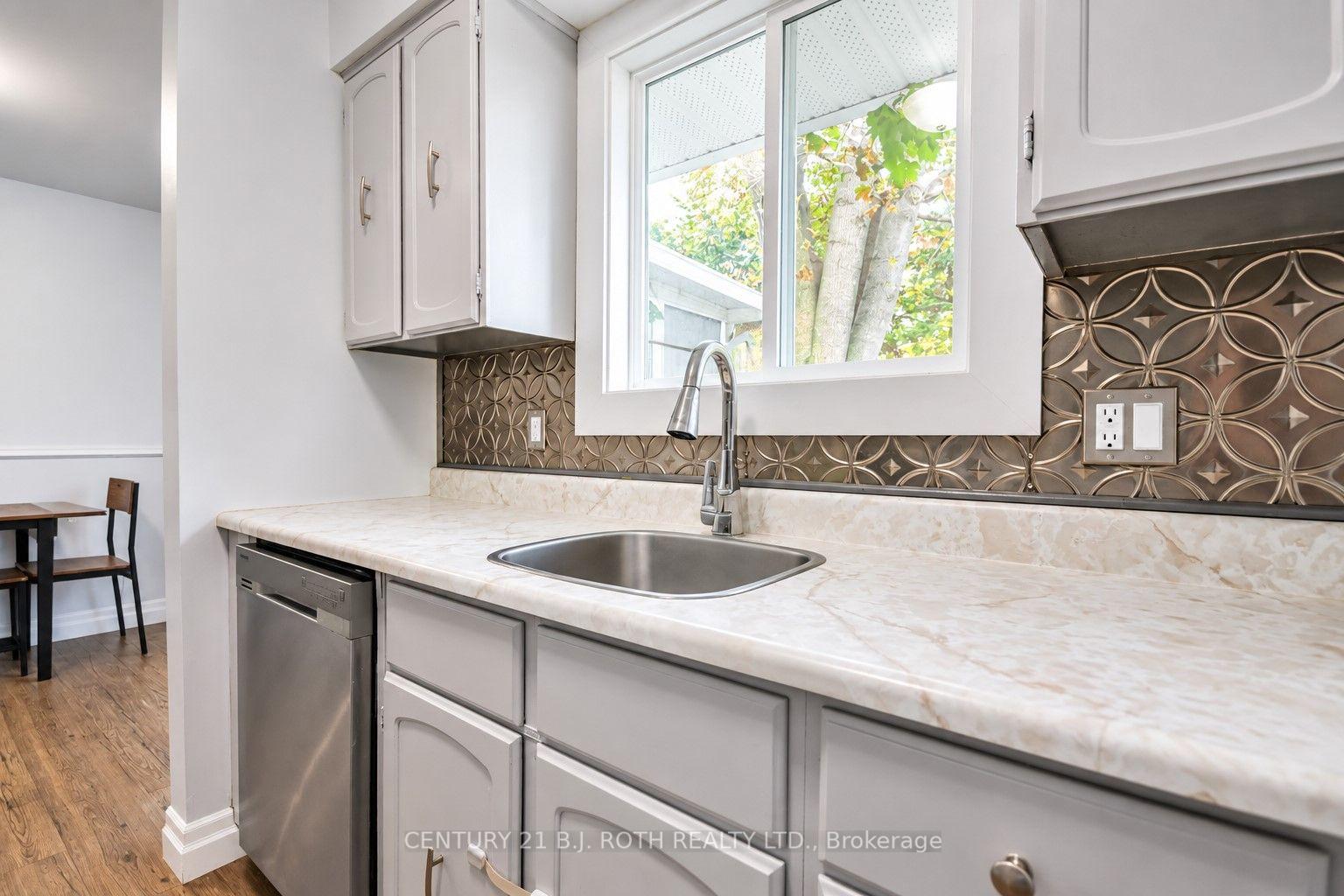 Photo 8 of 5 East Gate, Barrie, Grove East — HOMEH