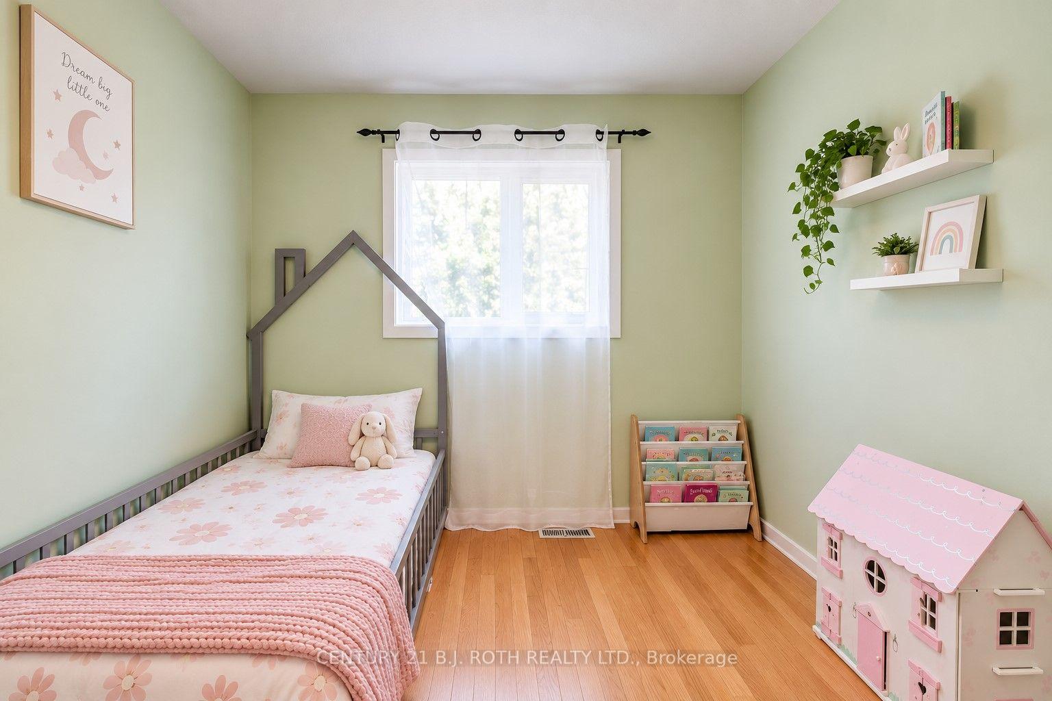 Photo 11 of 5 East Gate, Barrie, Grove East — HOMEH