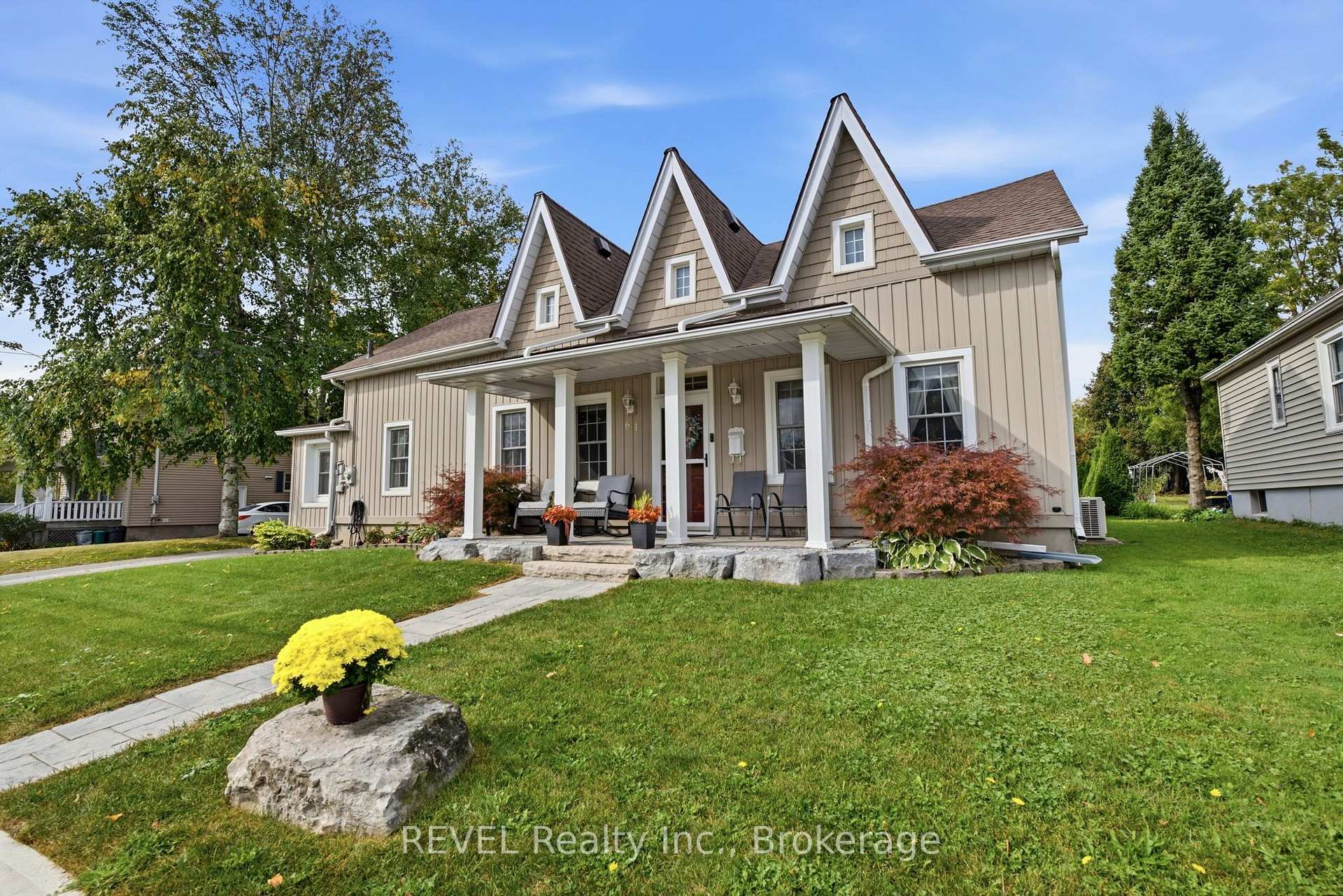 Photo 2 of 61 Queen Street N, Thorold, Thorold Downtown — HOMEH