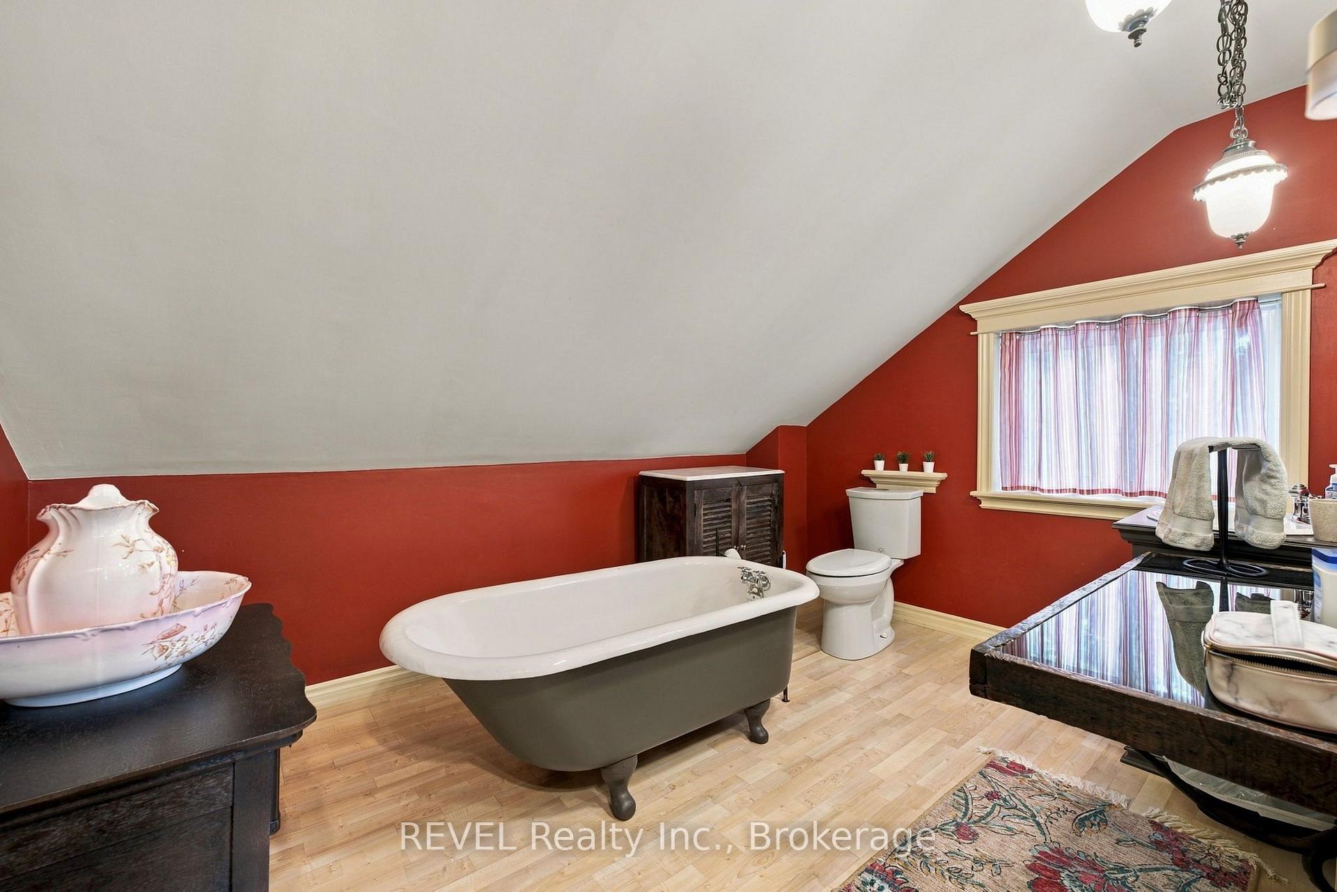 Photo 24 of 61 Queen Street N, Thorold, Thorold Downtown — HOMEH