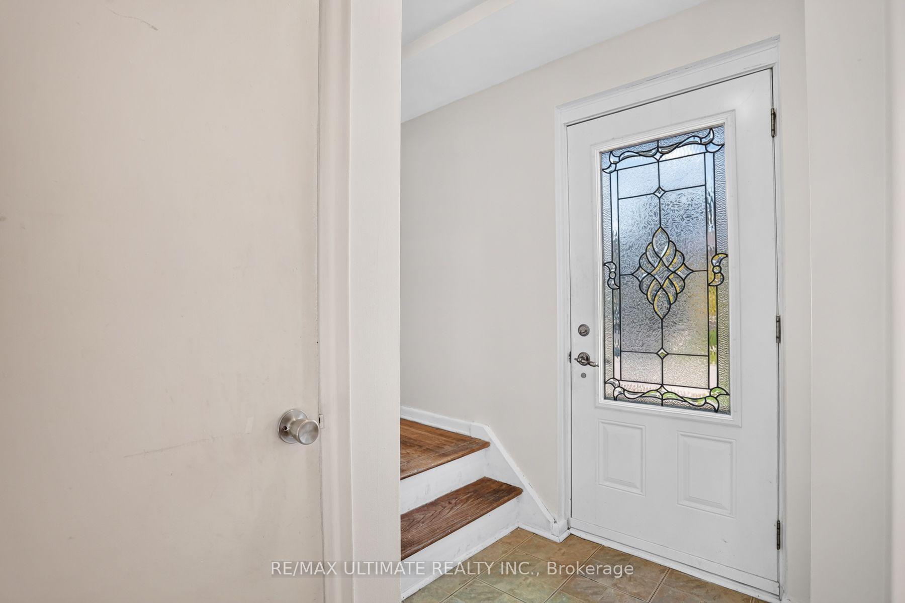 Photo 5 of 73 Chestnut Crescent, Scarborough, Clairlea-Birchmount — HOMEH