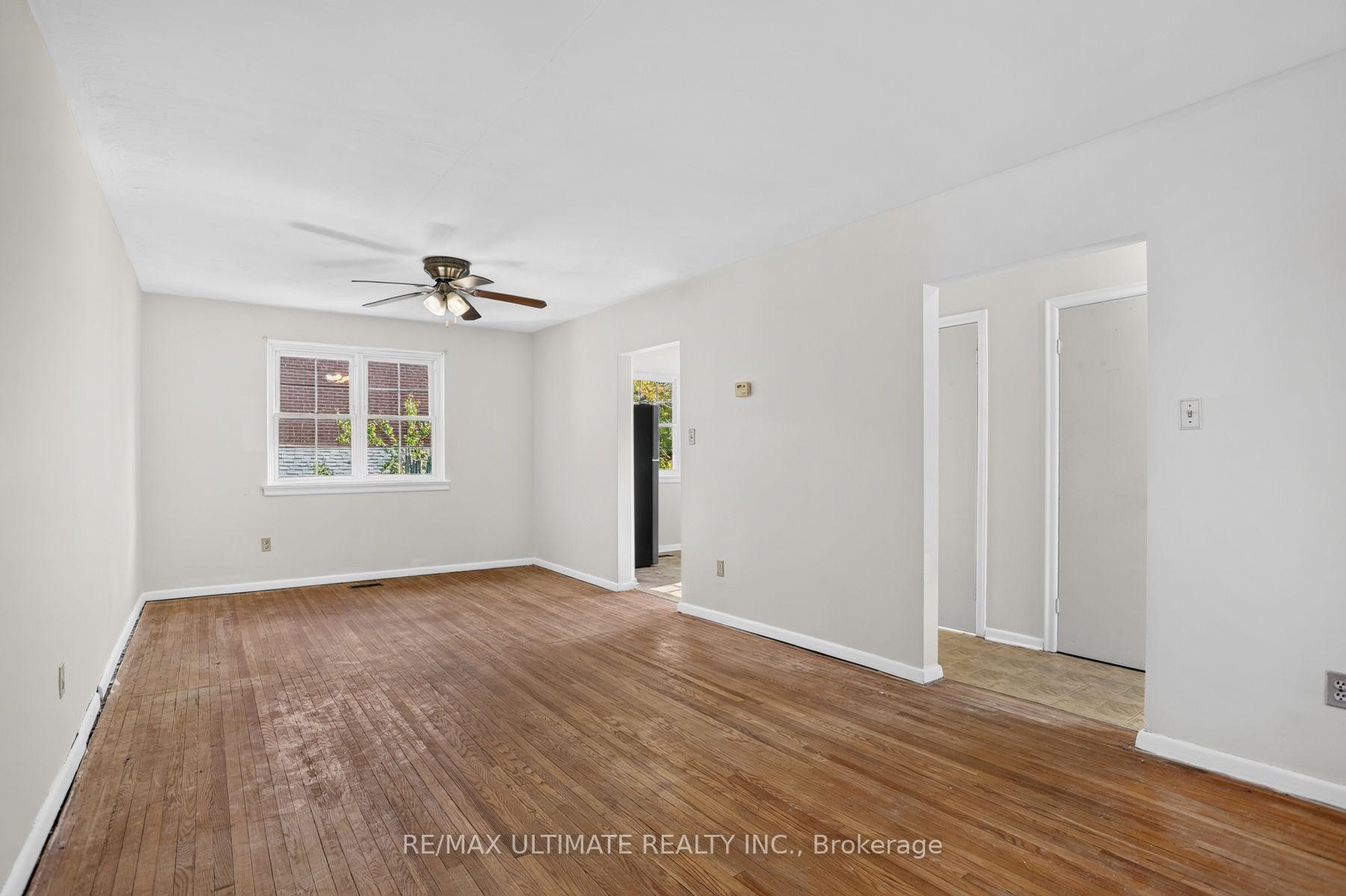 Photo 7 of 73 Chestnut Crescent, Scarborough, Clairlea-Birchmount — HOMEH