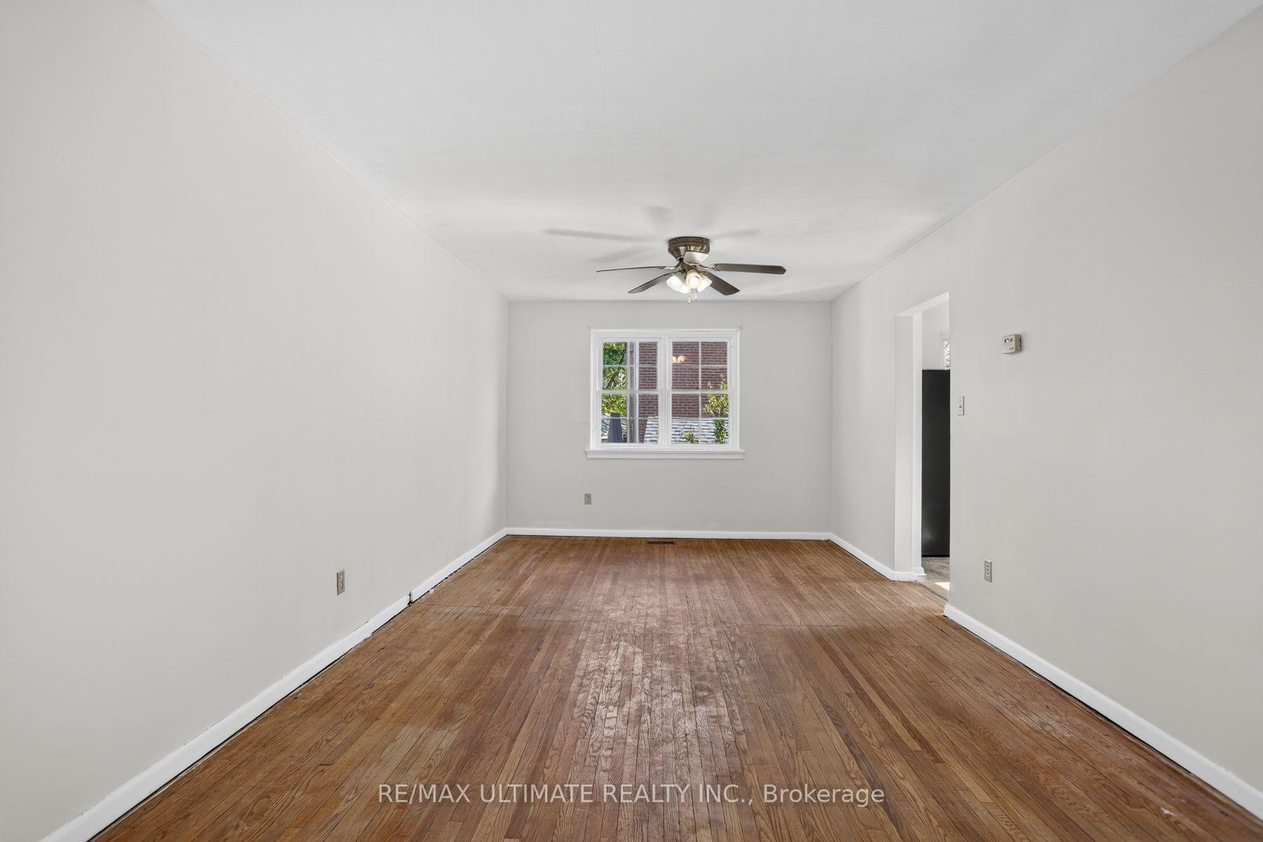 Photo 8 of 73 Chestnut Crescent, Scarborough, Clairlea-Birchmount — HOMEH