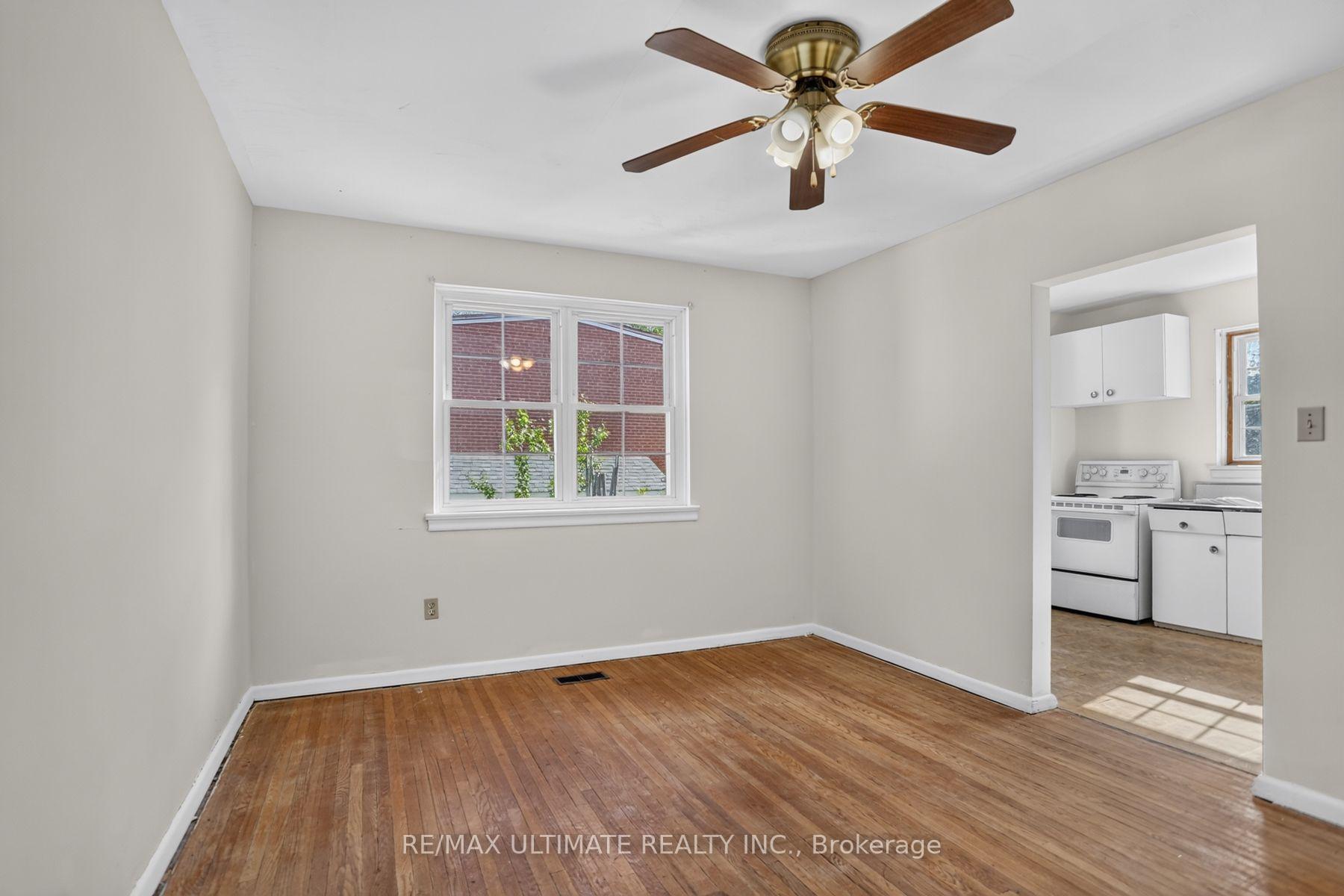 Photo 9 of 73 Chestnut Crescent, Scarborough, Clairlea-Birchmount — HOMEH