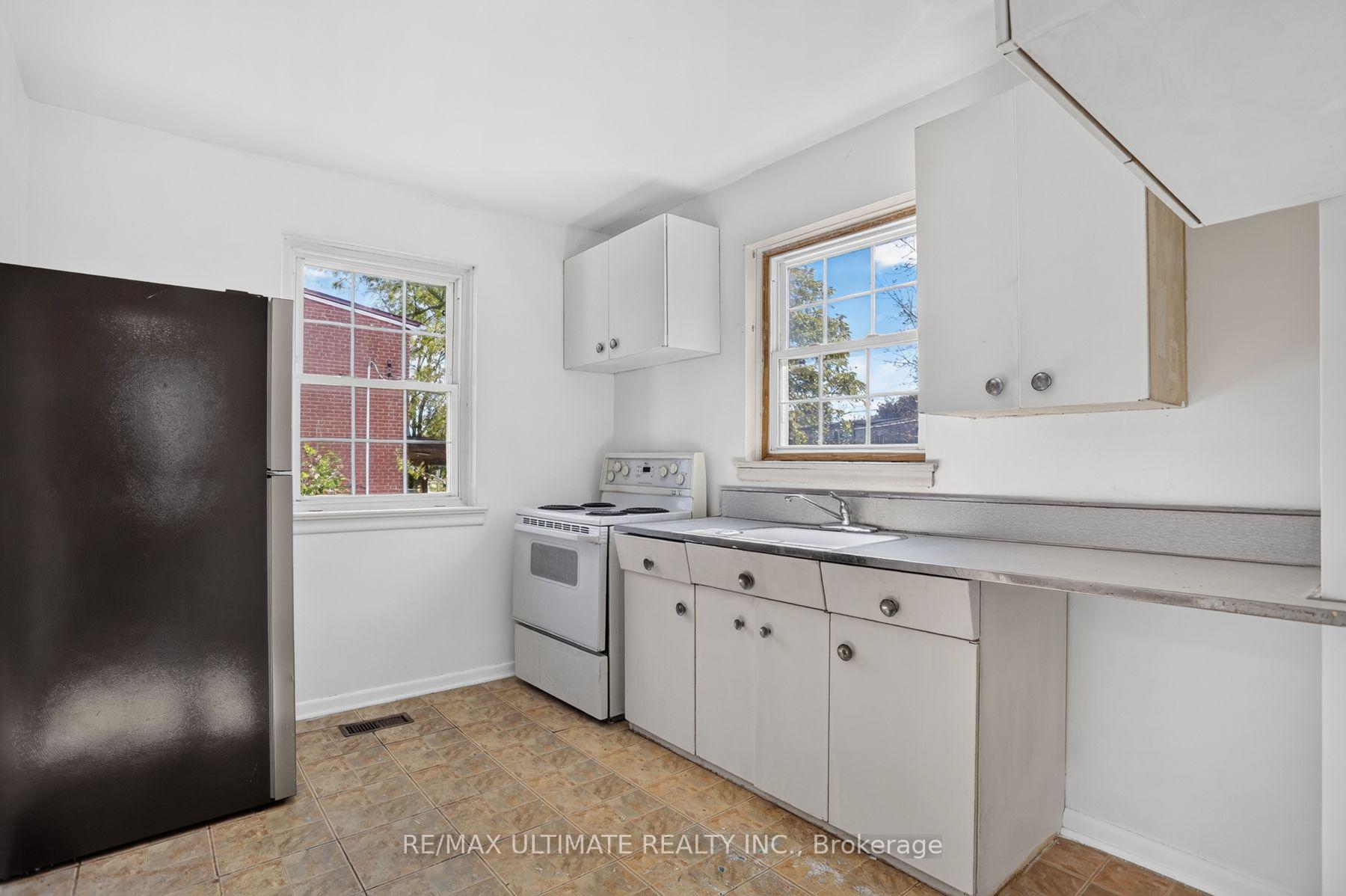 Photo 12 of 73 Chestnut Crescent, Scarborough, Clairlea-Birchmount — HOMEH