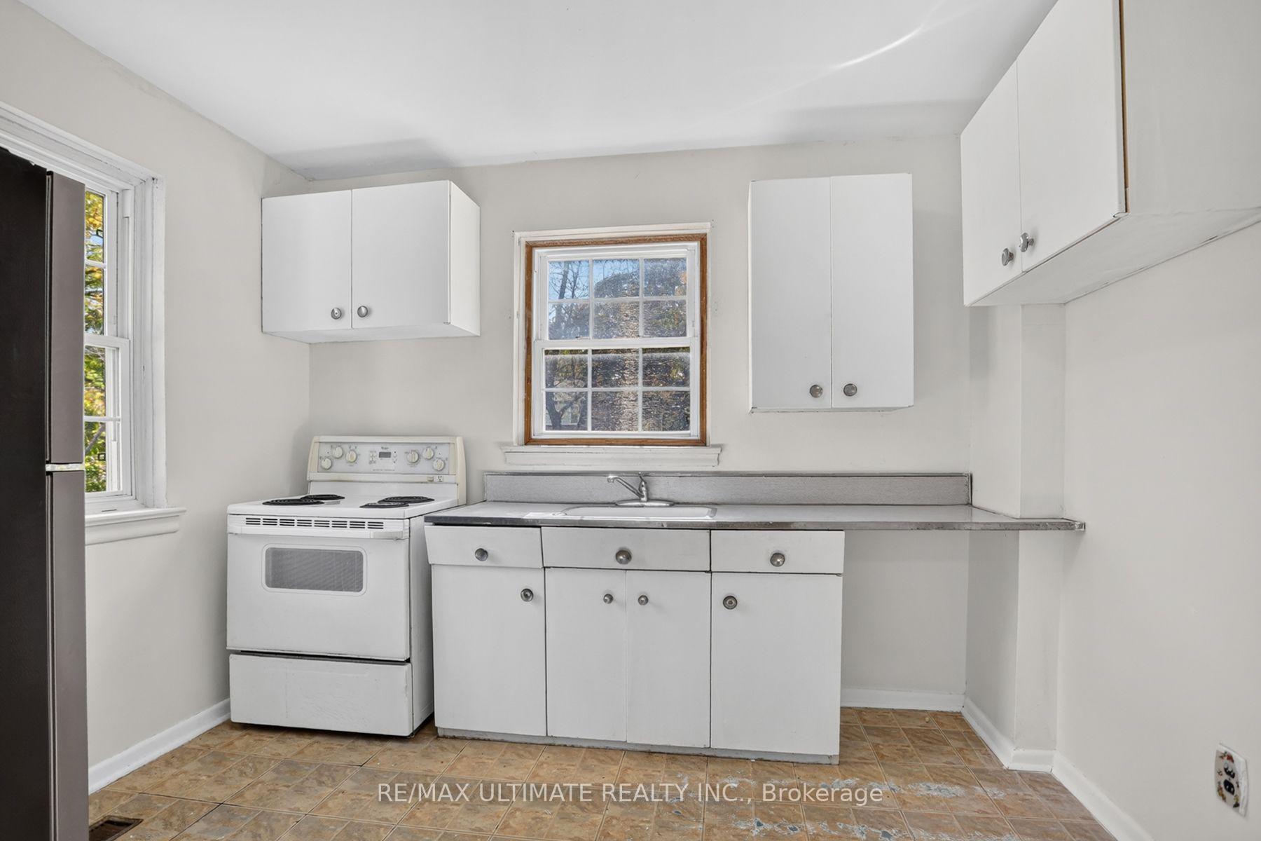 Photo 13 of 73 Chestnut Crescent, Scarborough, Clairlea-Birchmount — HOMEH