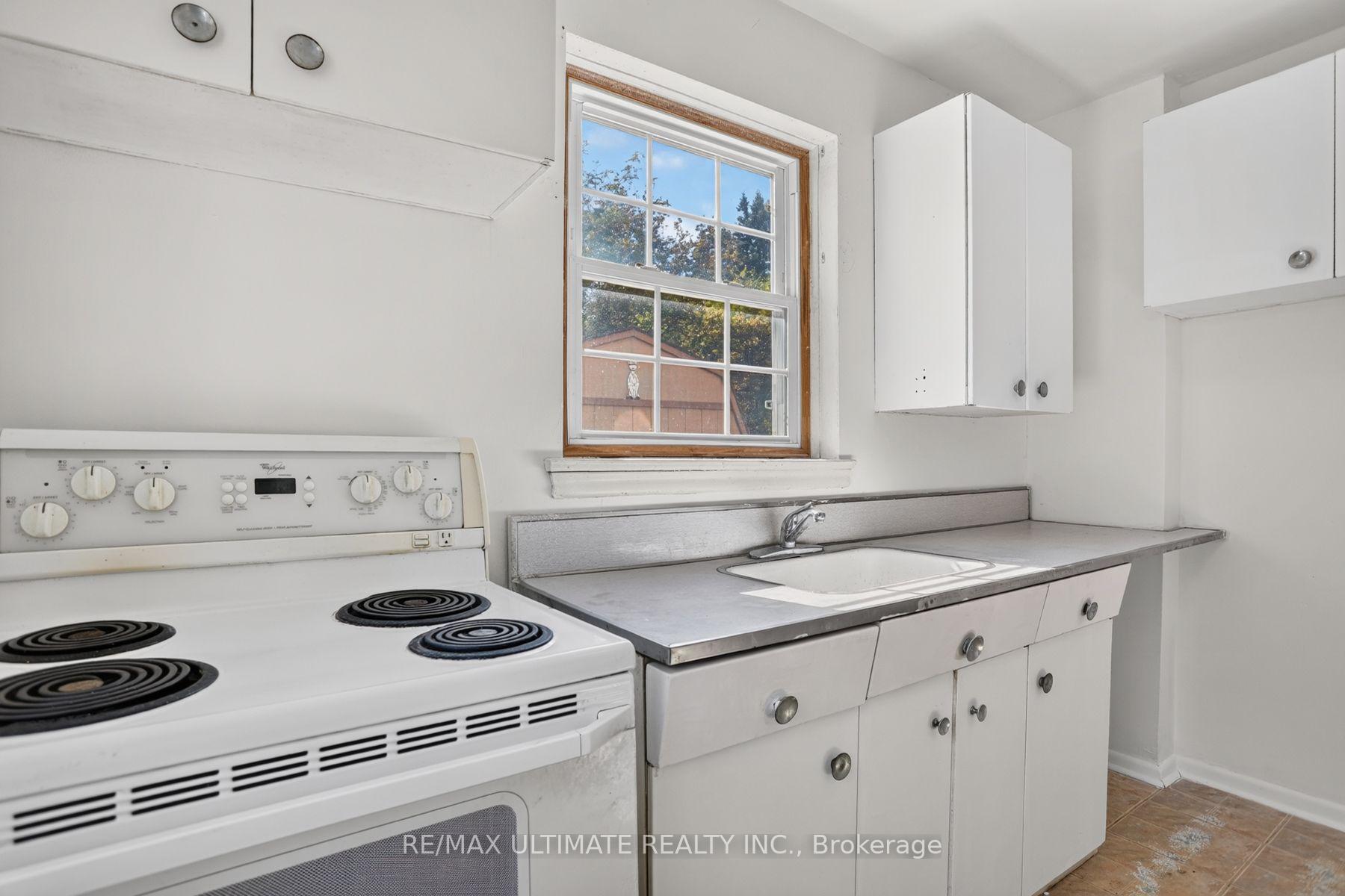 Photo 14 of 73 Chestnut Crescent, Scarborough, Clairlea-Birchmount — HOMEH