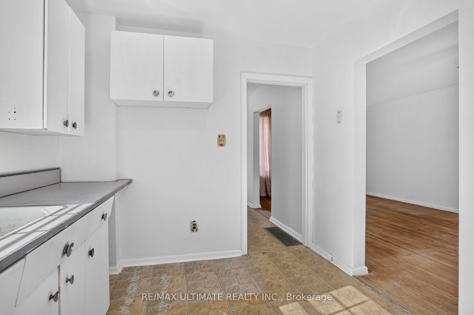 Photo 15 of 73 Chestnut Crescent, Scarborough, Clairlea-Birchmount — HOMEH