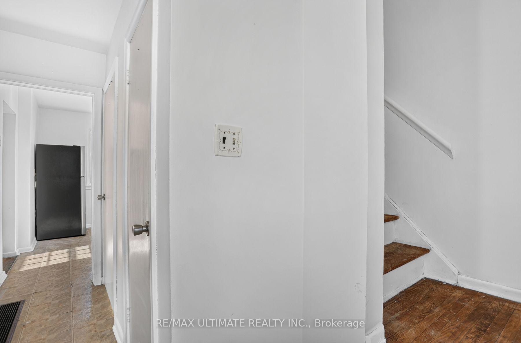 Photo 16 of 73 Chestnut Crescent, Scarborough, Clairlea-Birchmount — HOMEH