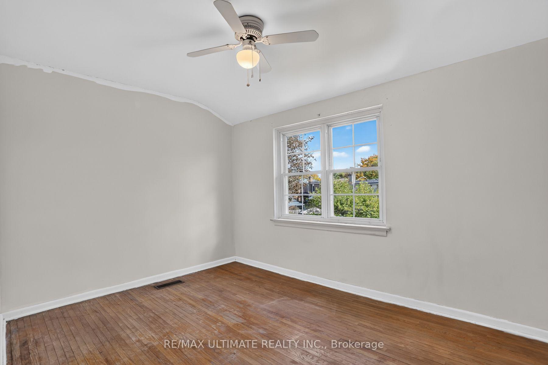 Photo 18 of 73 Chestnut Crescent, Scarborough, Clairlea-Birchmount — HOMEH